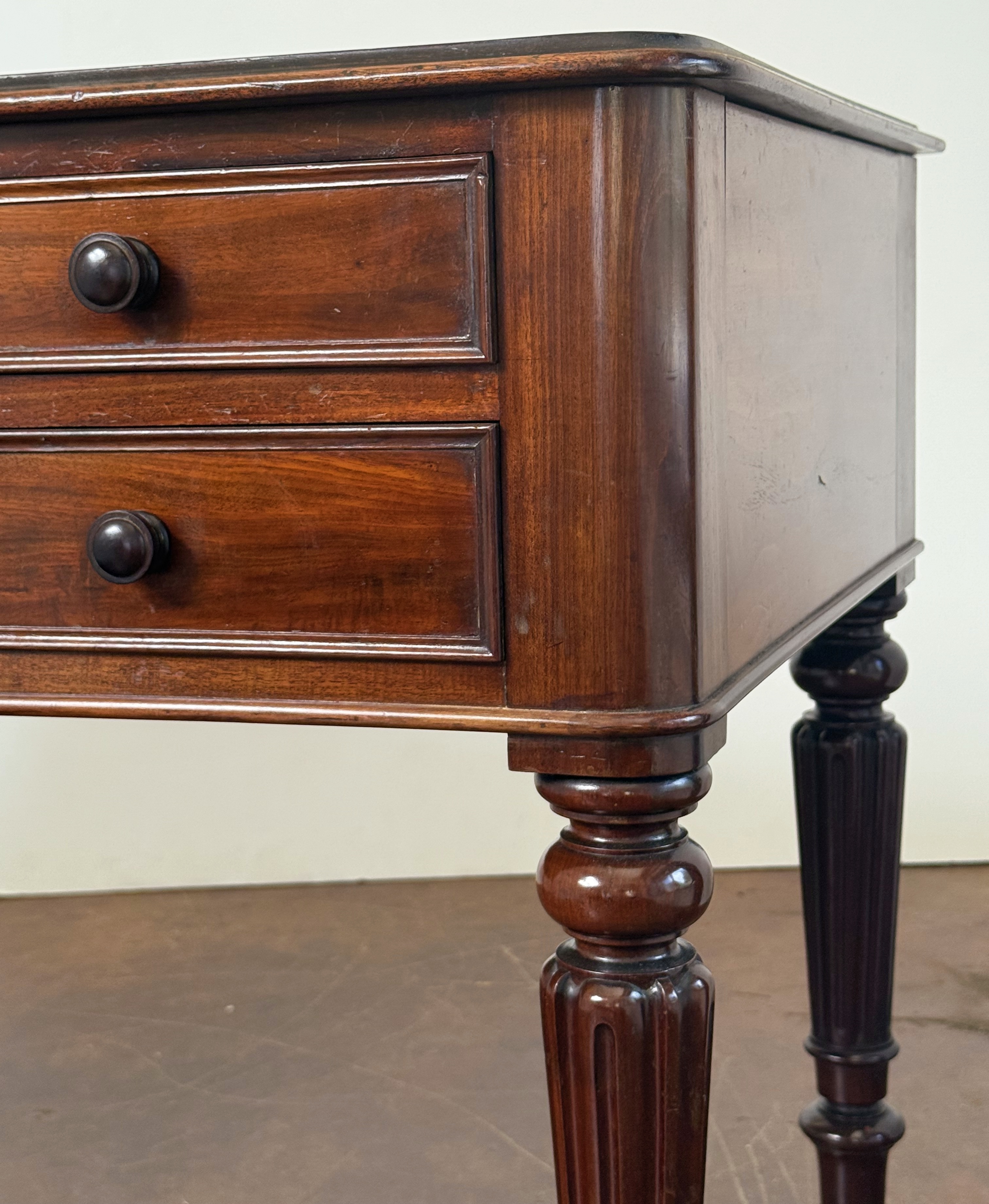 gg246_writing_desk_22
