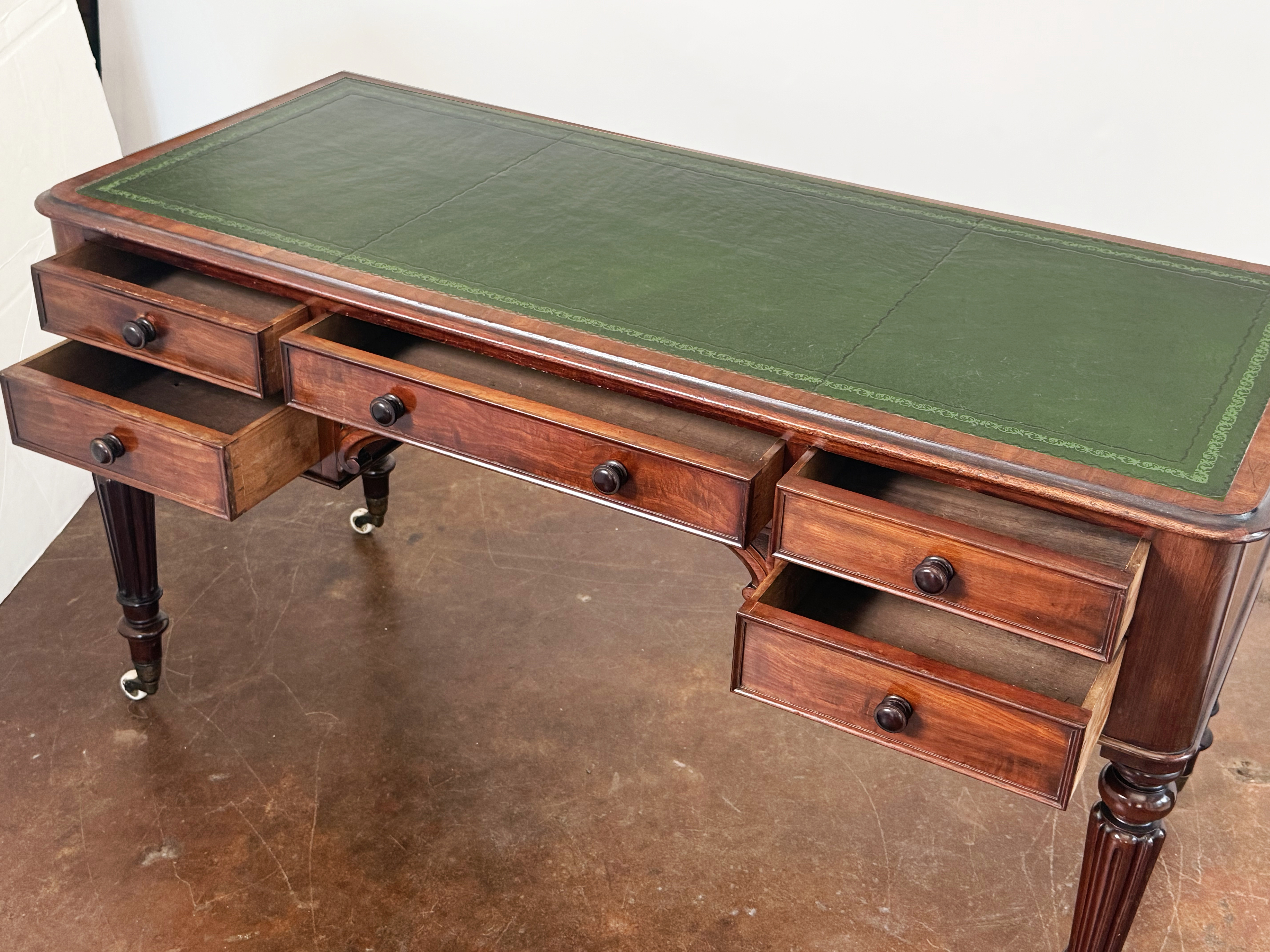 gg246_writing_desk_27