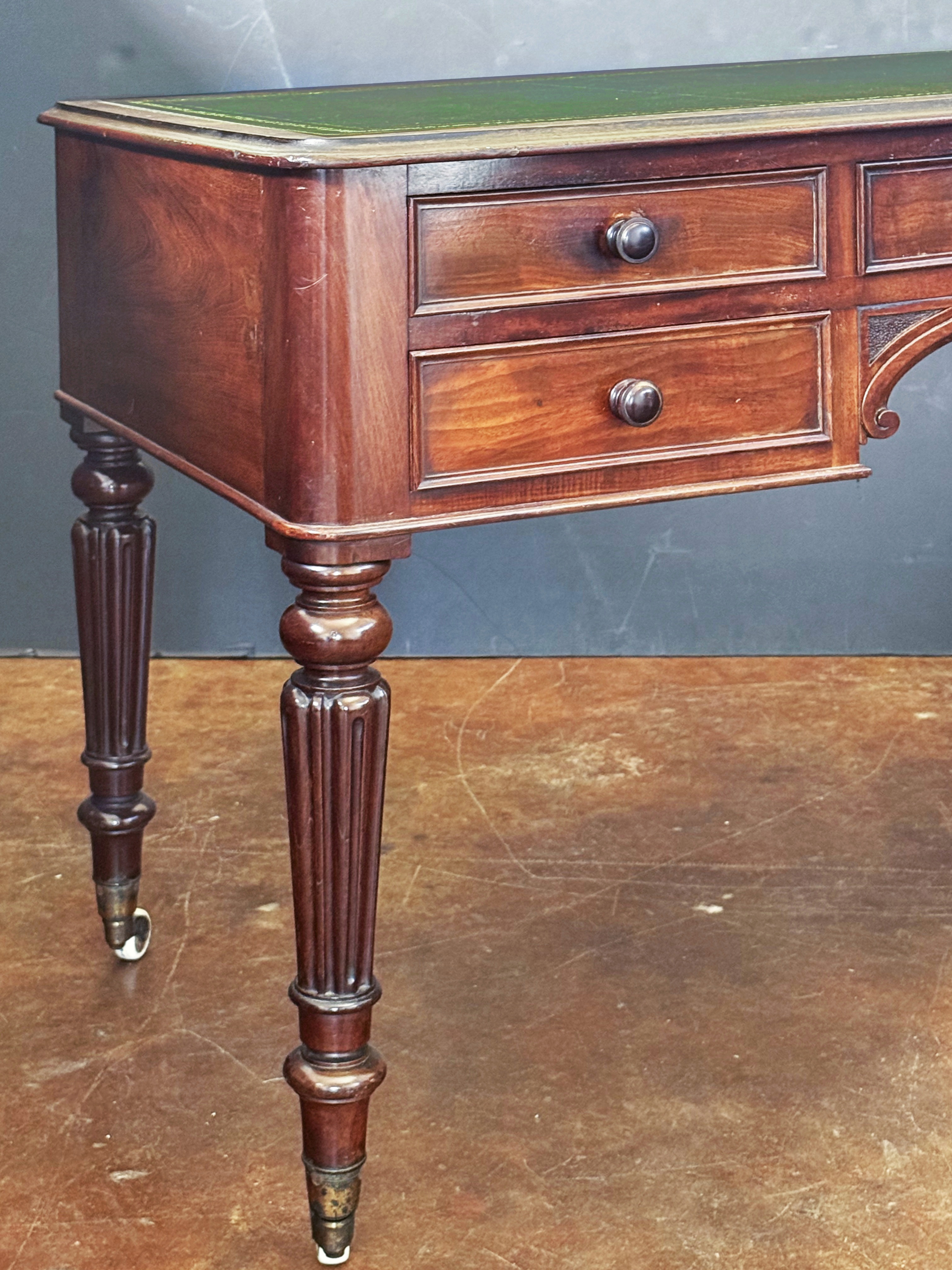 gg246_writing_desk_6