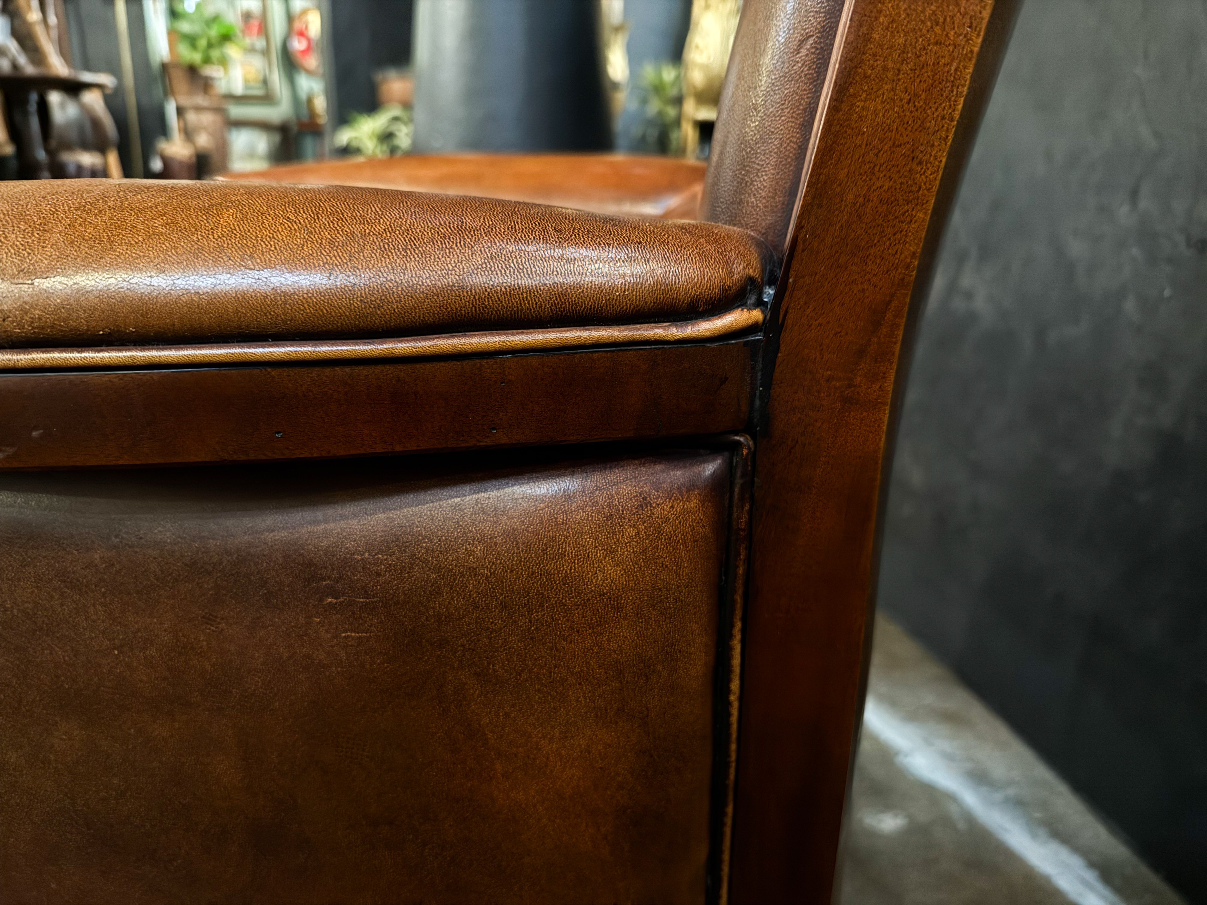 gg254_english_leather_armchair_with_cushion_011