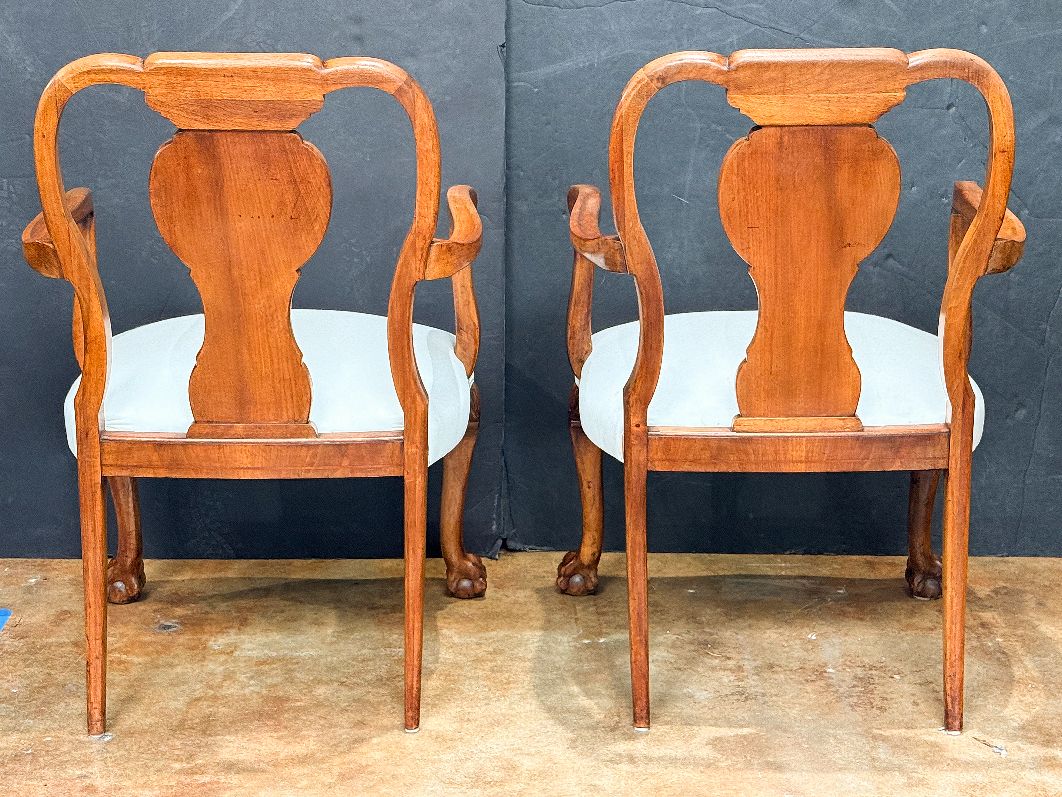 gg506_burl_wood_and_linen_armchairs_010