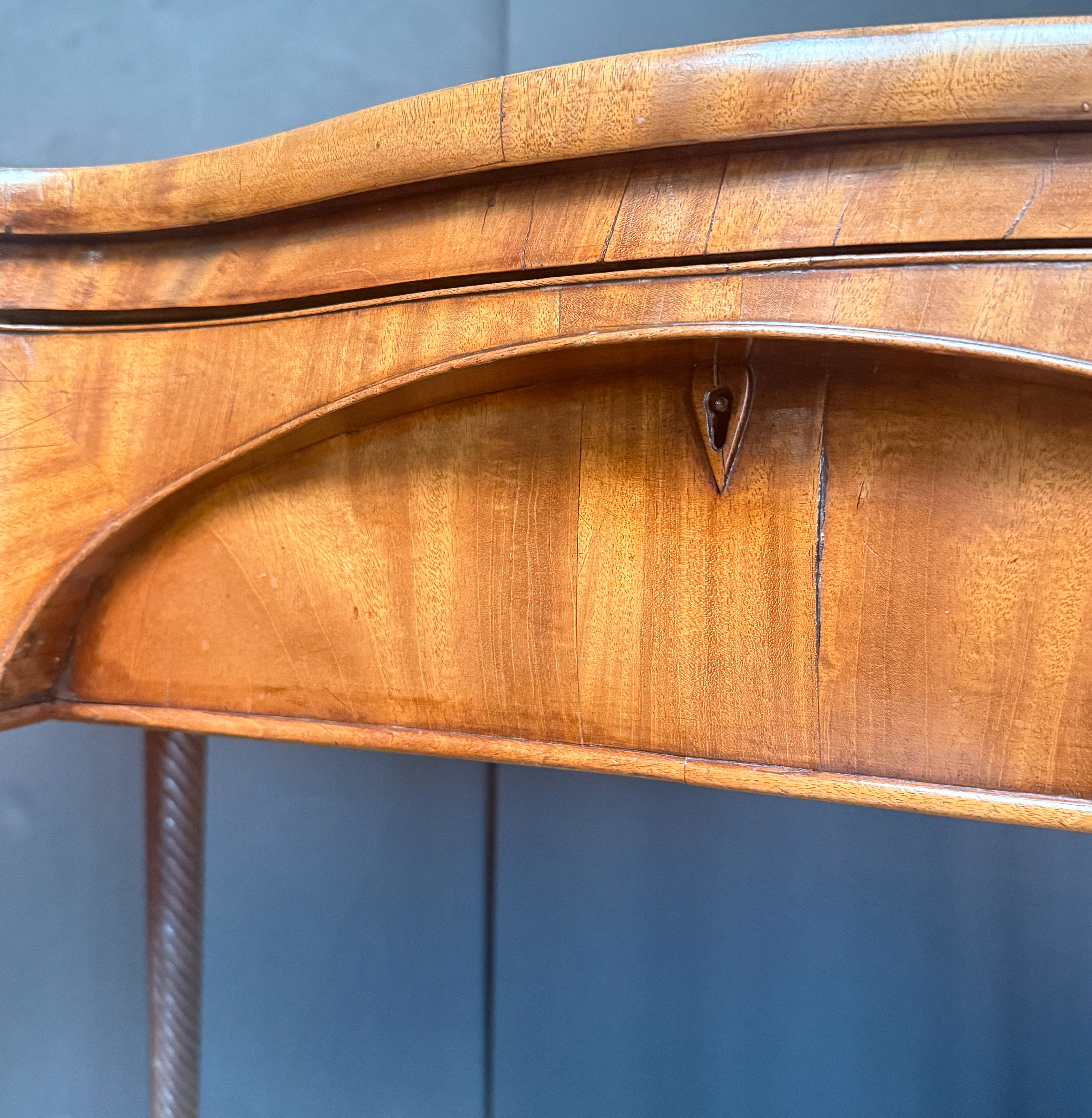 gg512_regency_writing_table_009