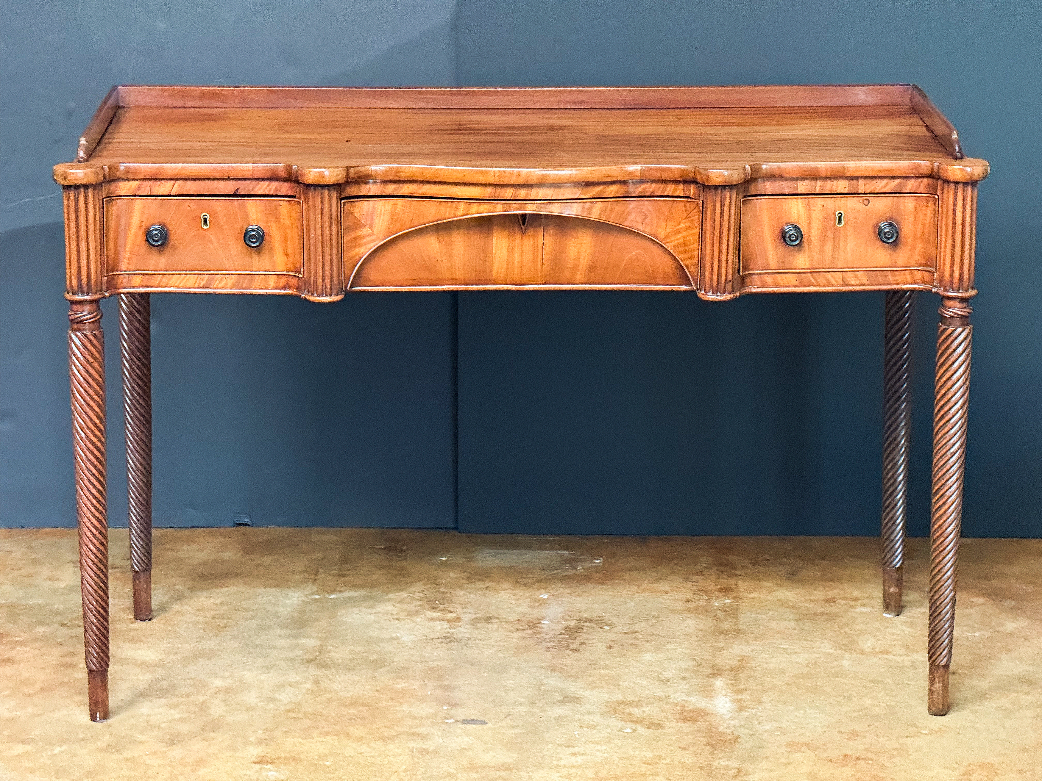 gg512_regency_writing_table_010