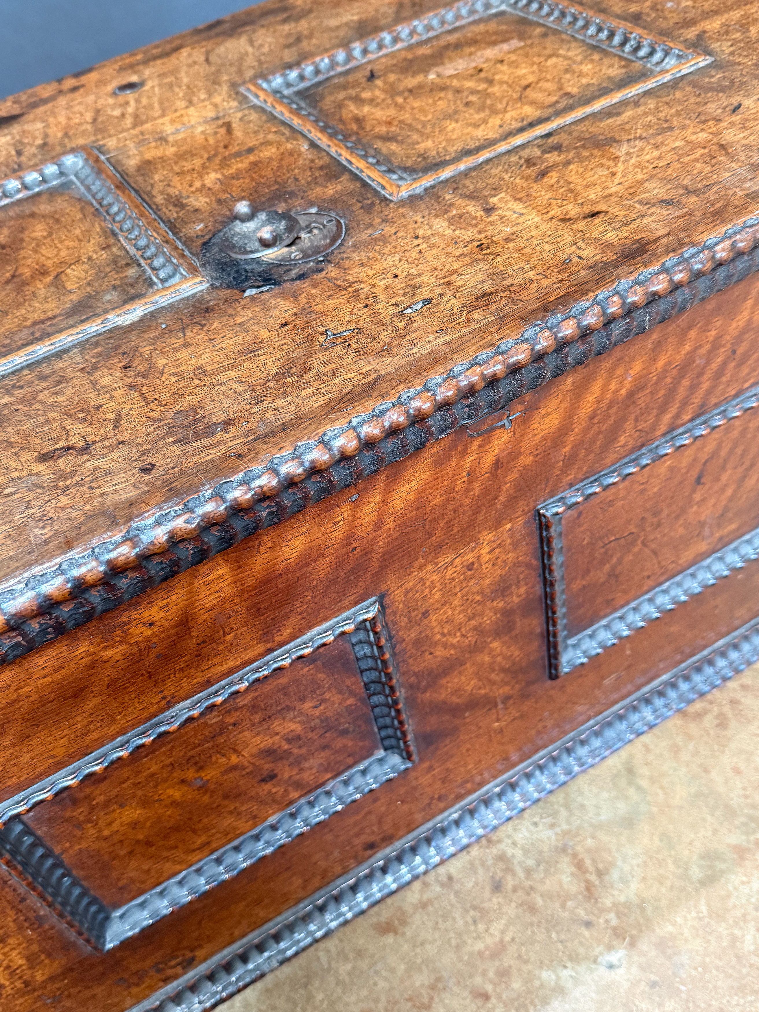 gg554_trunk_on_casters_9