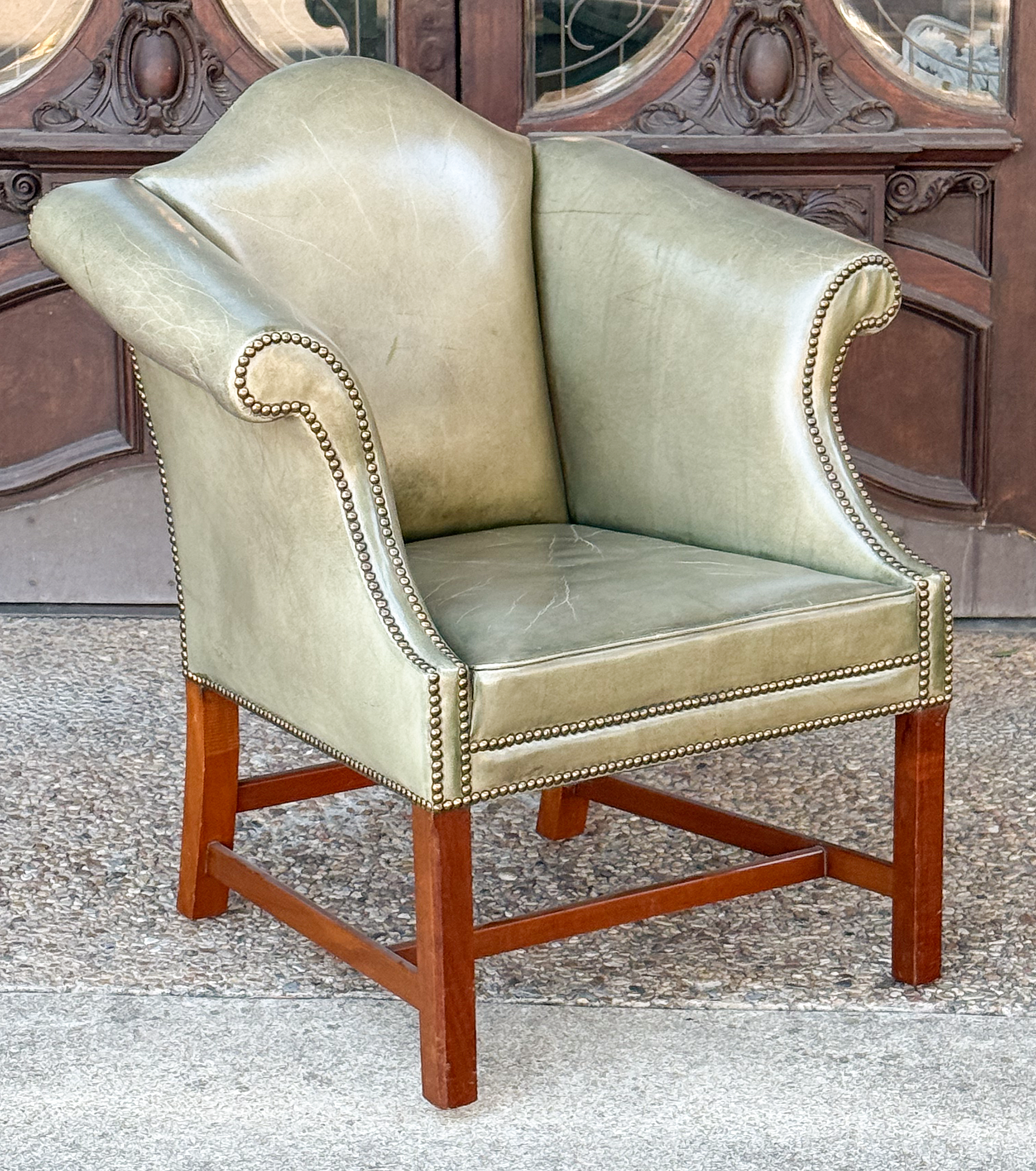 gg575_green_leather_armchair_002_l_e_a_d
