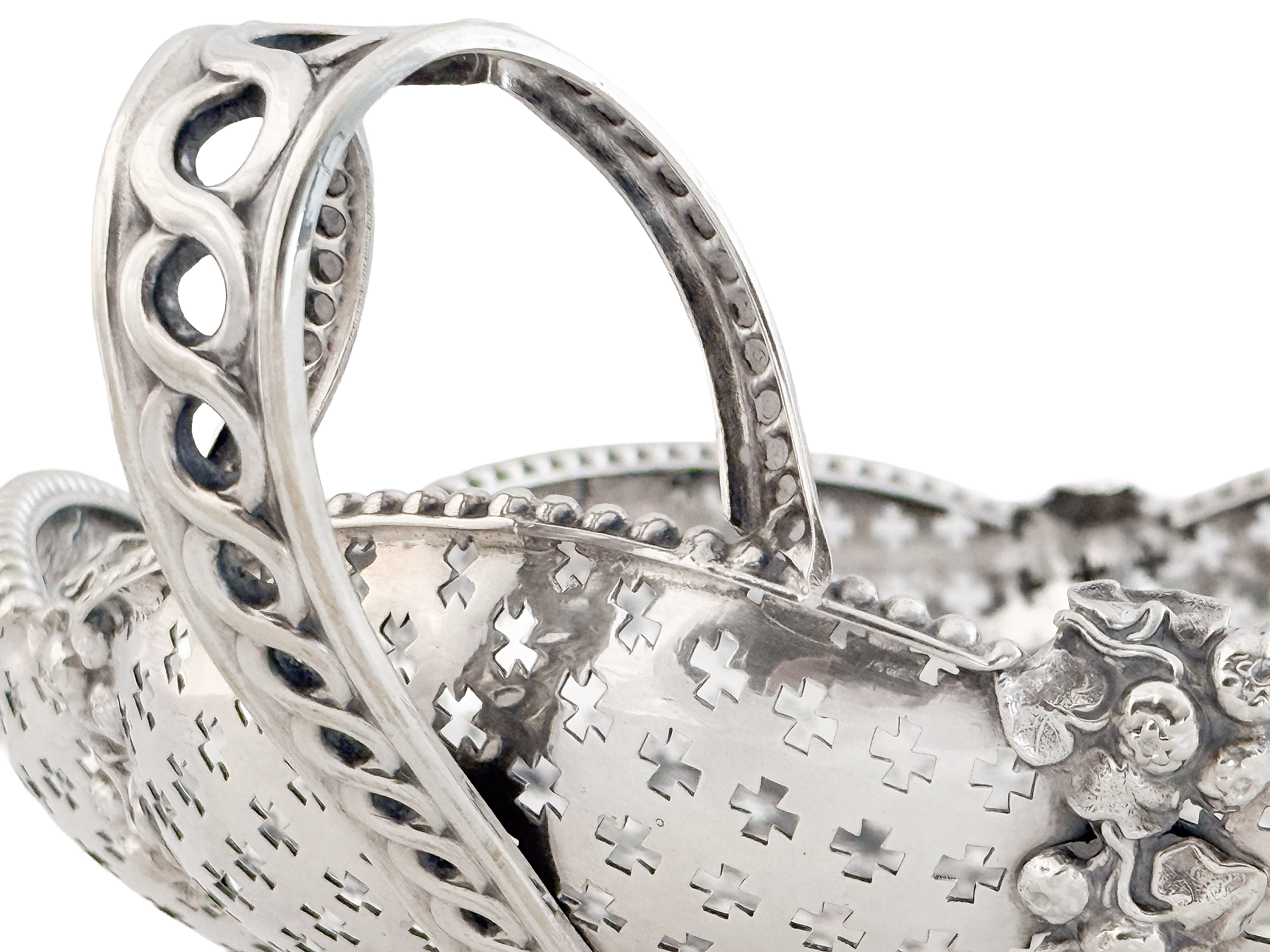 gg599_pierced_silver_basket_11