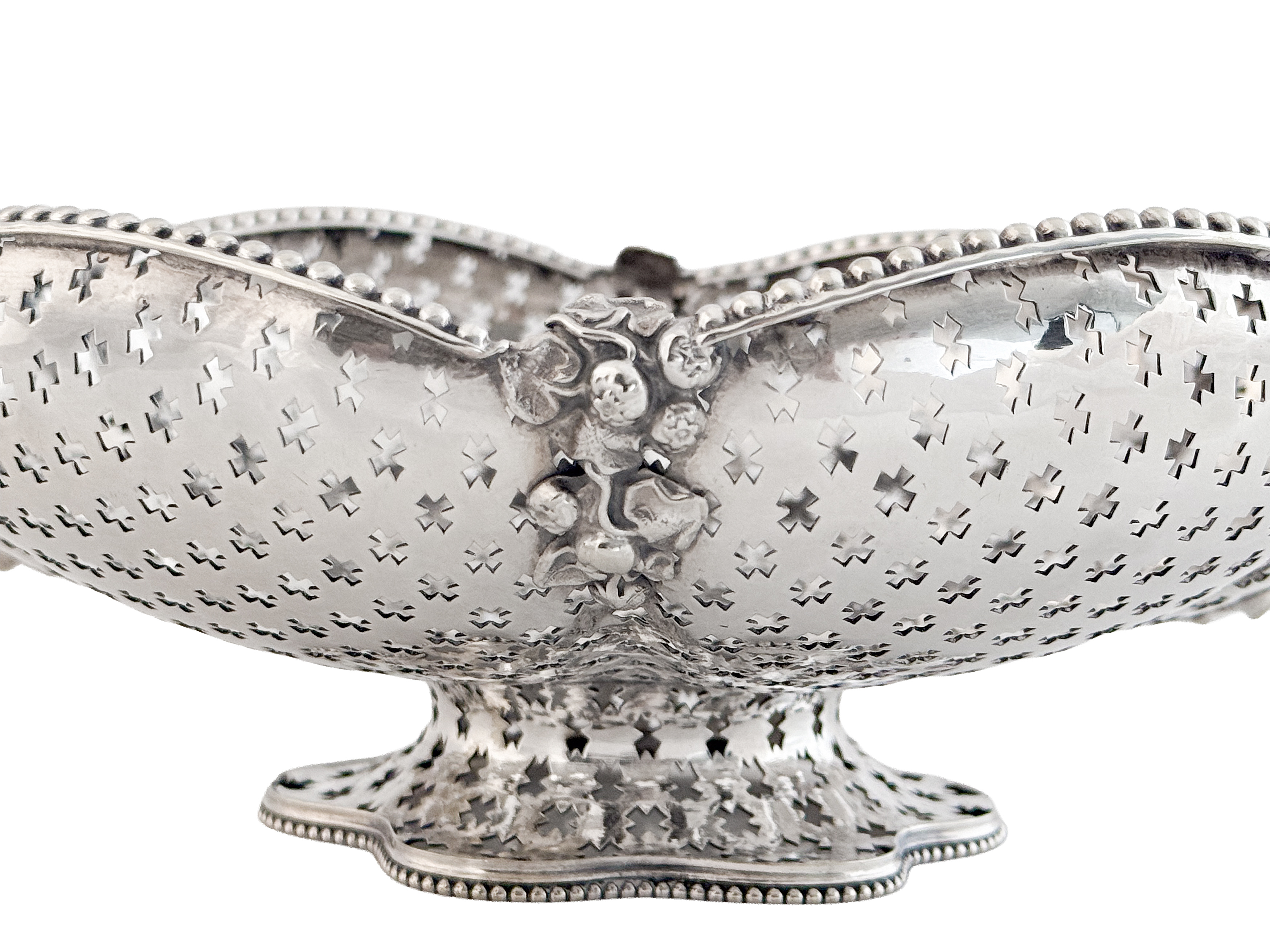 gg599_pierced_silver_basket_13