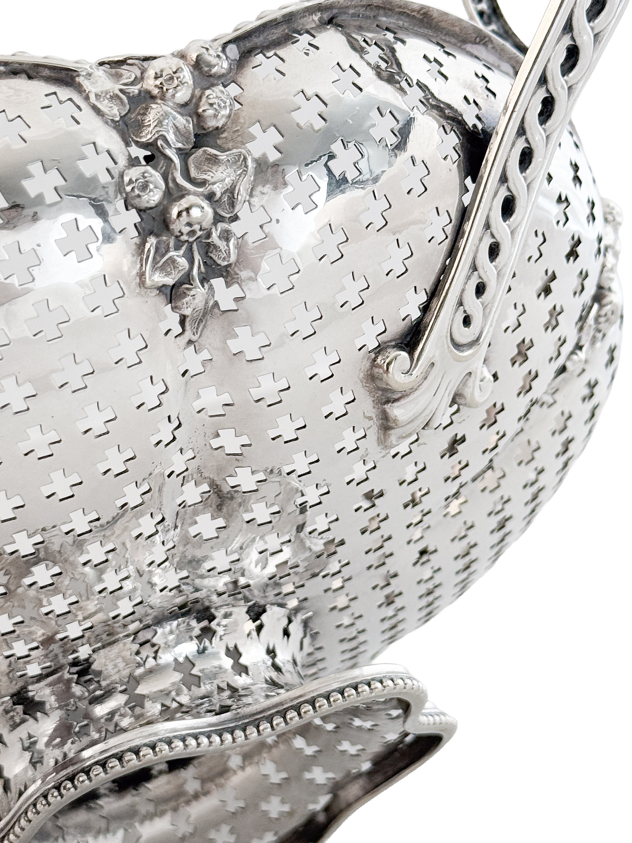 gg599_pierced_silver_basket_14