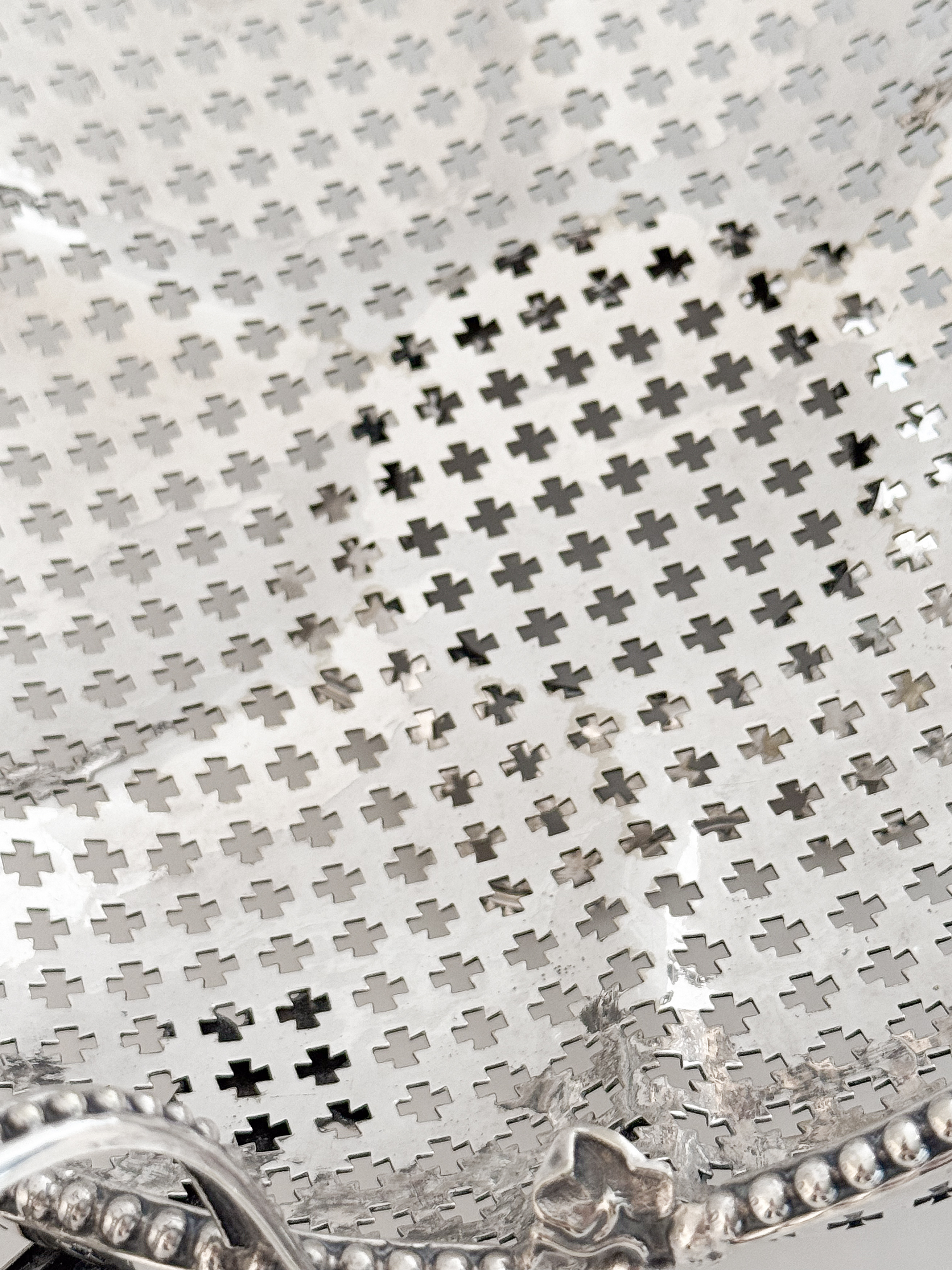 gg599_pierced_silver_basket_15