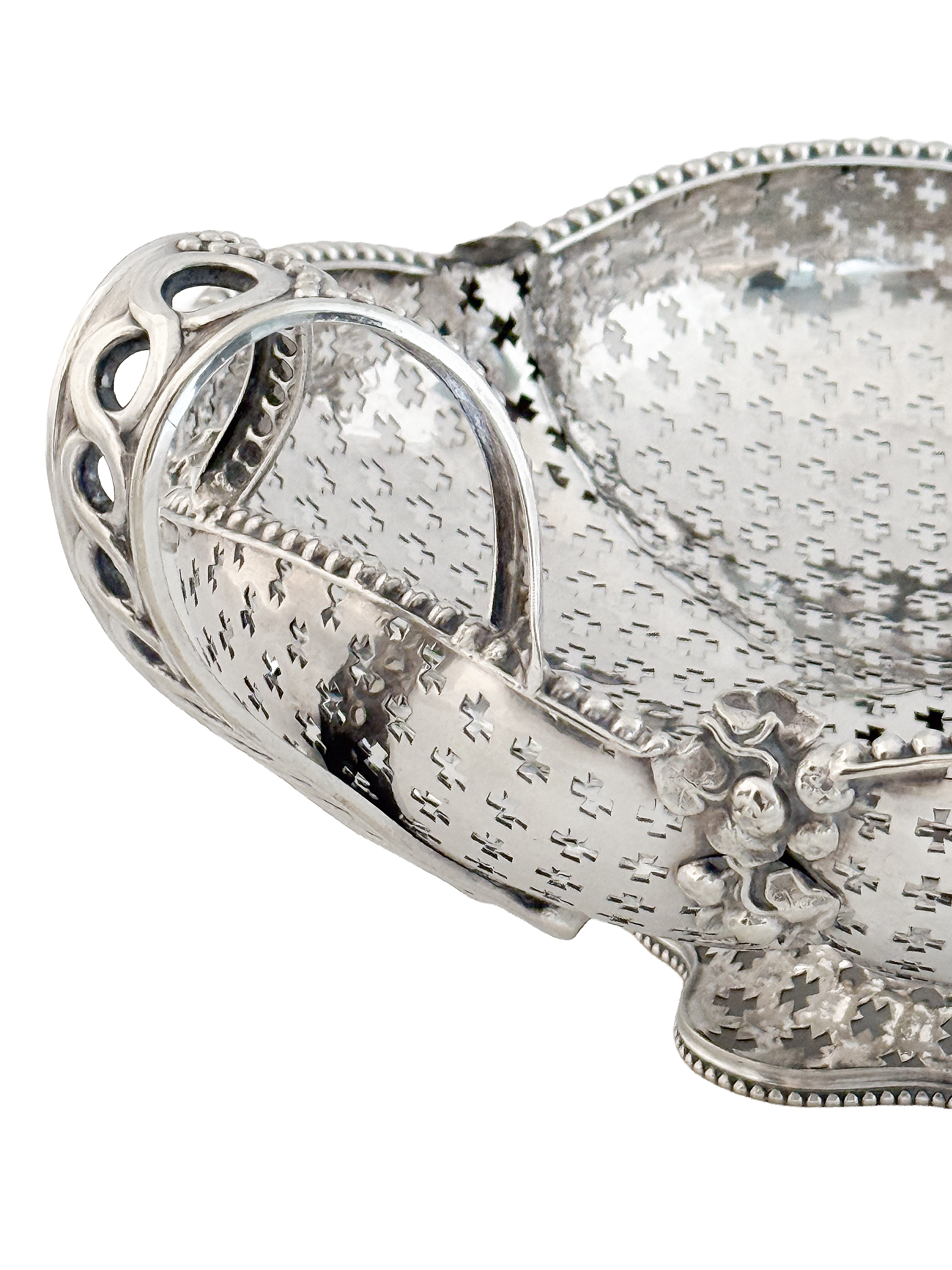 gg599_pierced_silver_basket_9