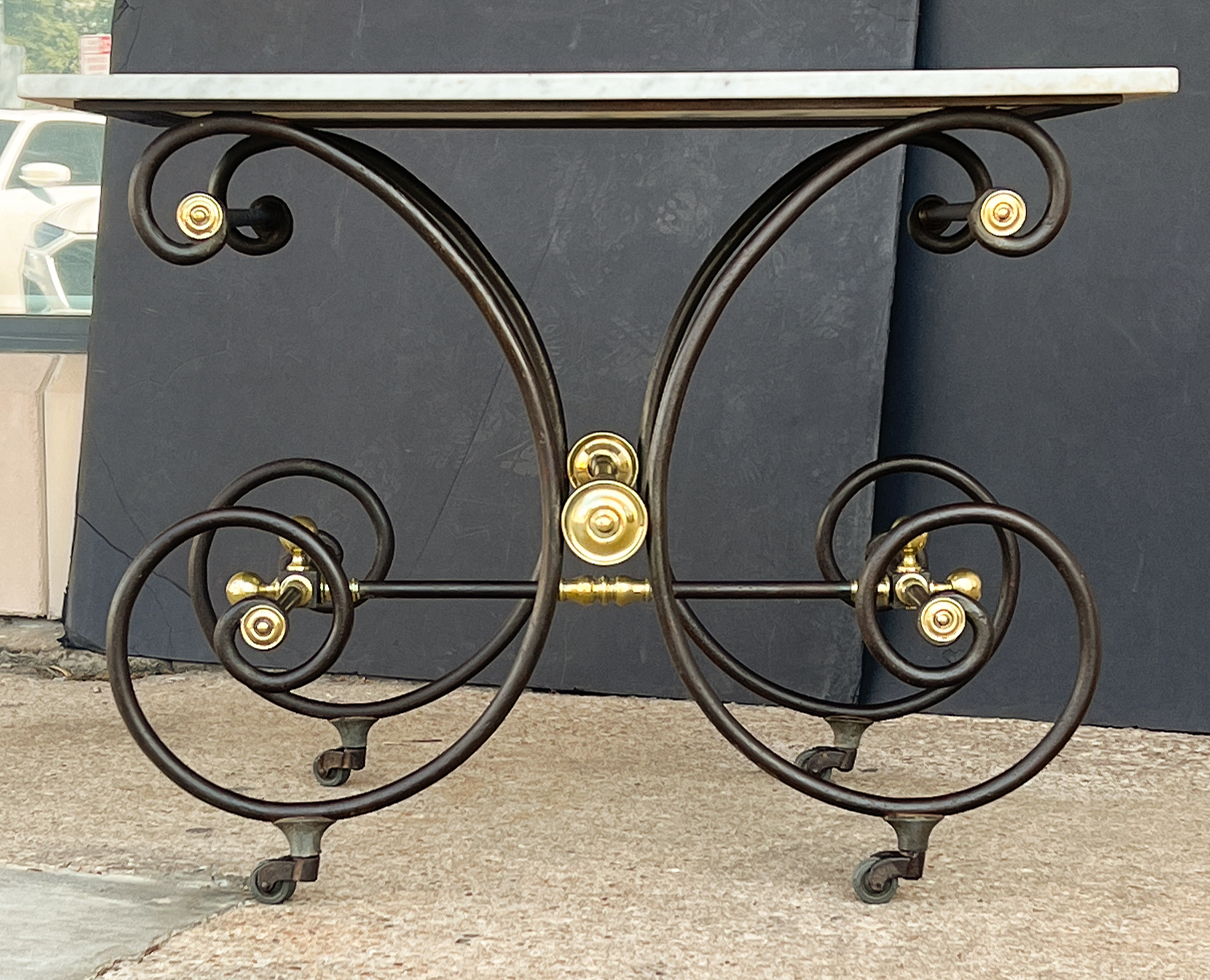 gg623_french_patisserie_table_008