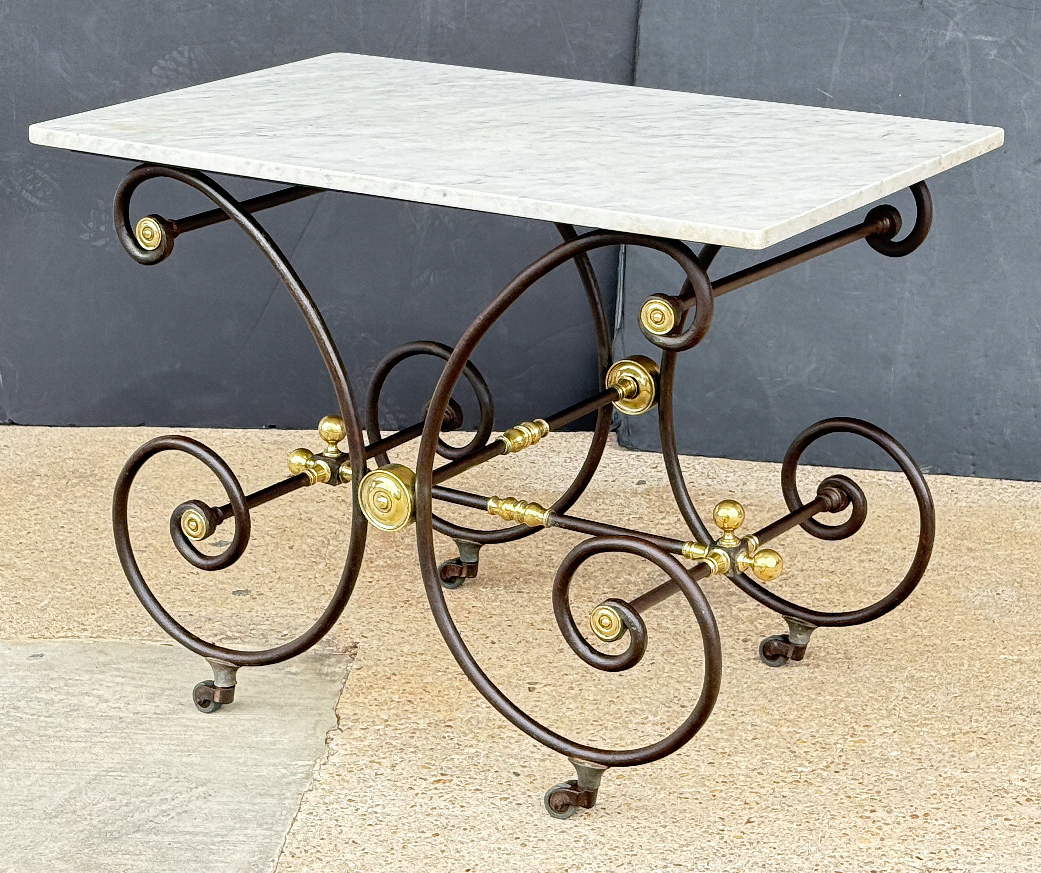 gg623_french_patisserie_table_010