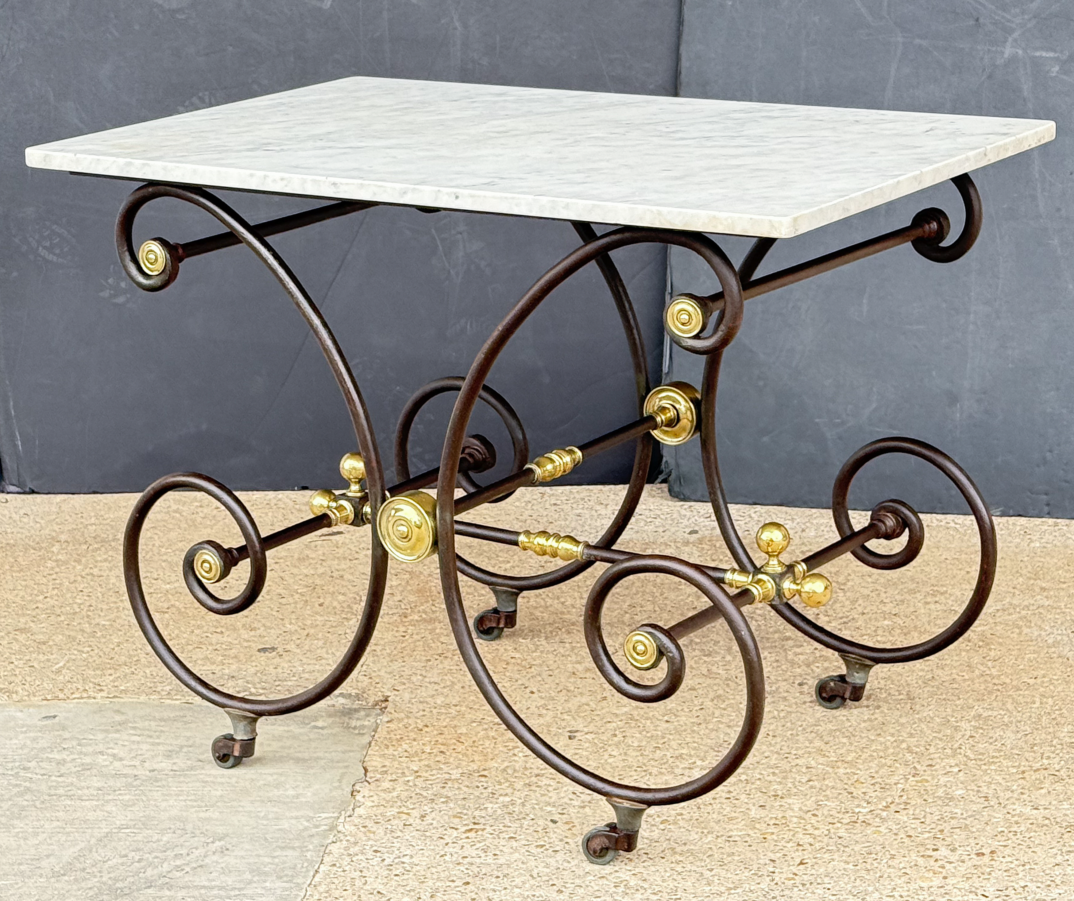 gg623_french_patisserie_table_011