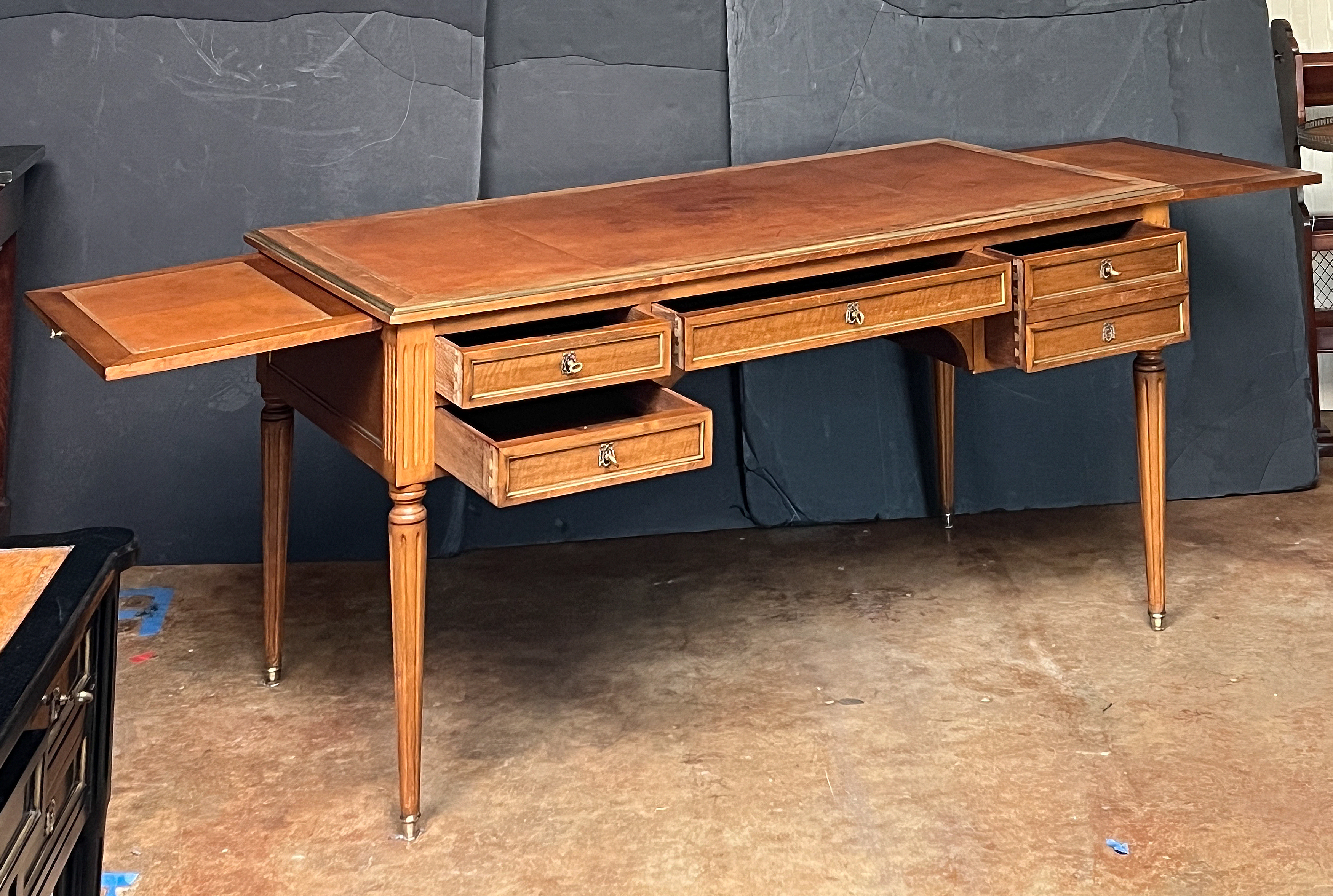 gg630_french_writing_desk_002_123901857