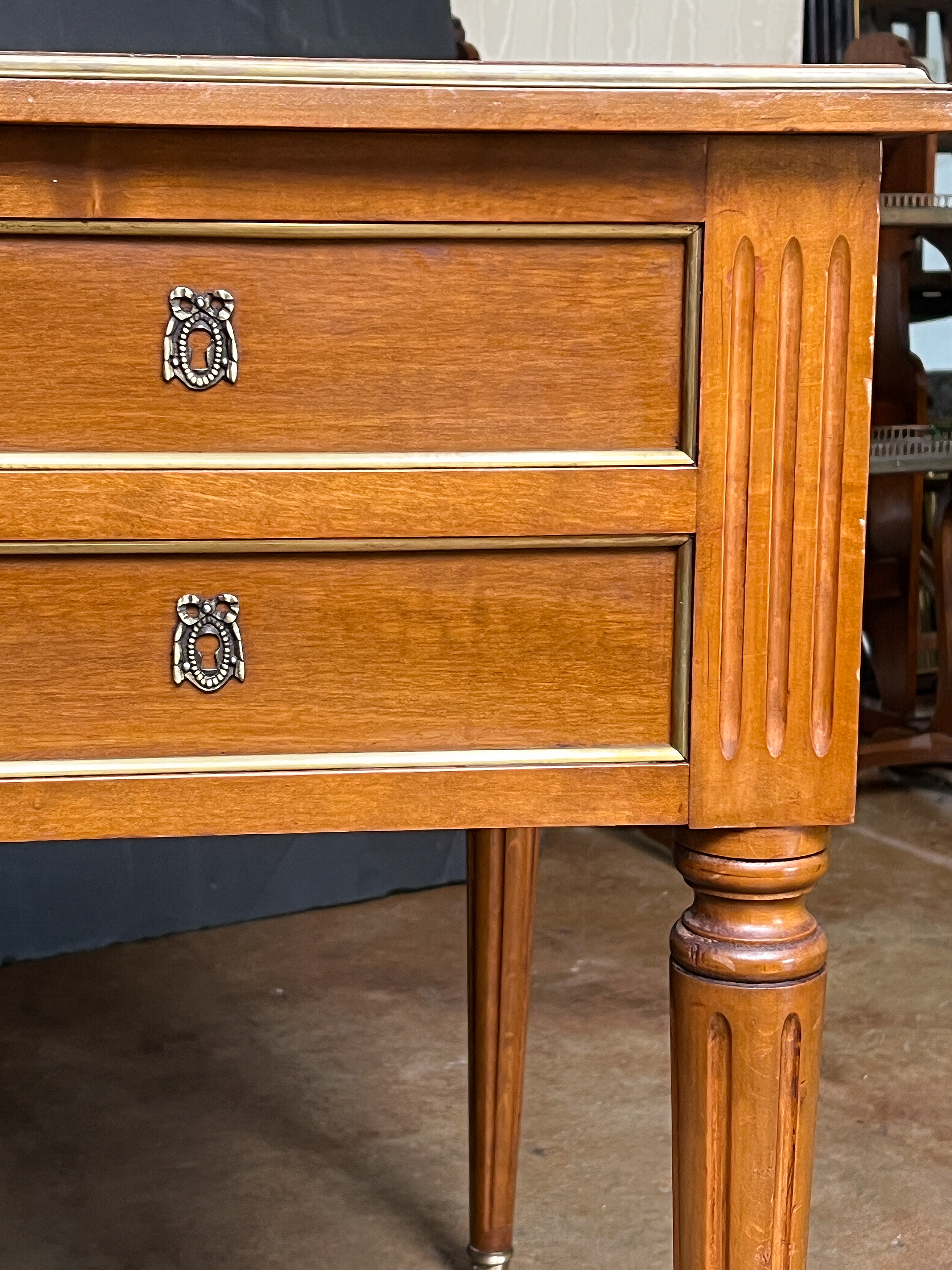 gg630_french_writing_desk_010_1043682566