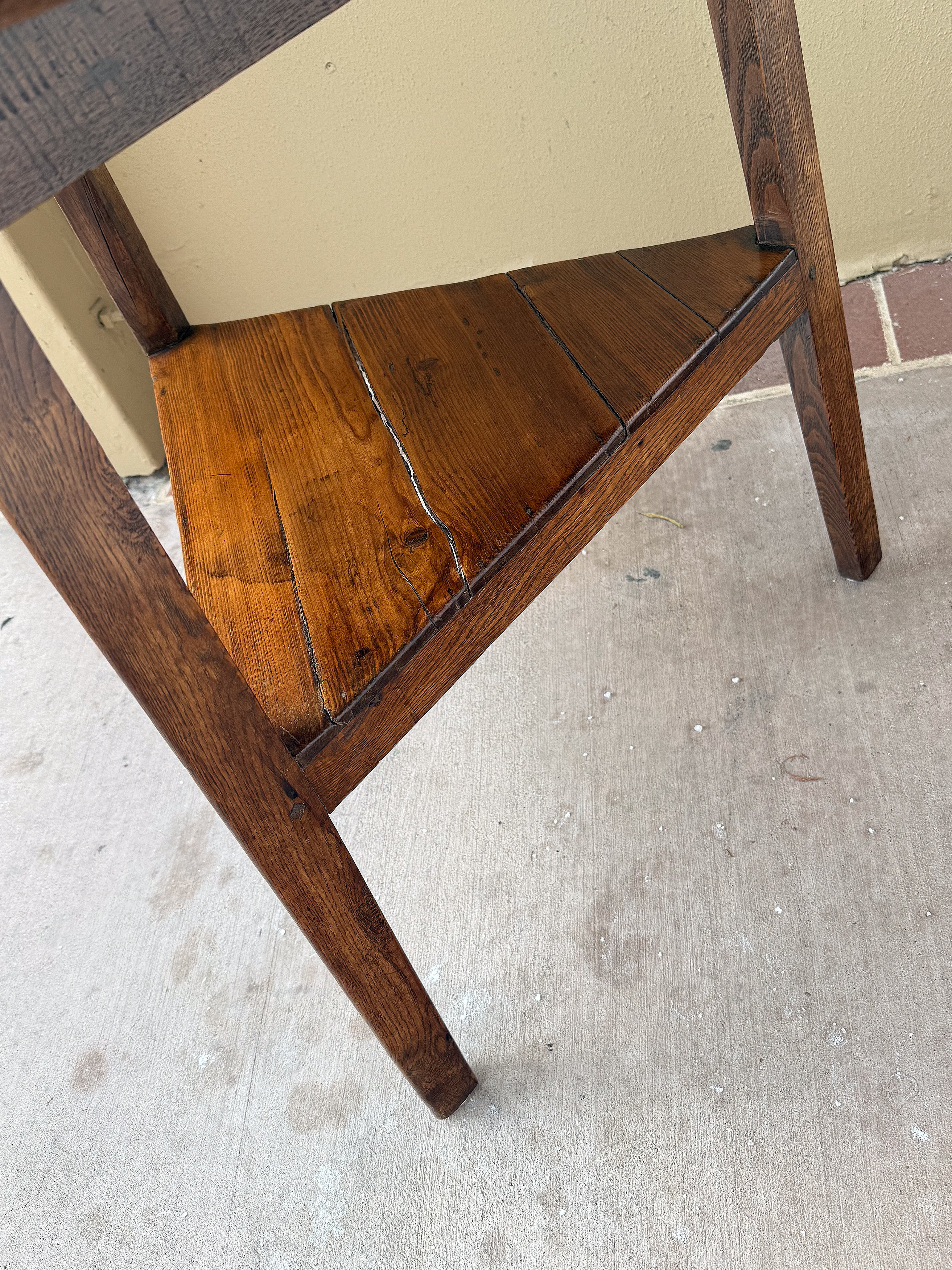 gg665_english_large_cricket_table_006