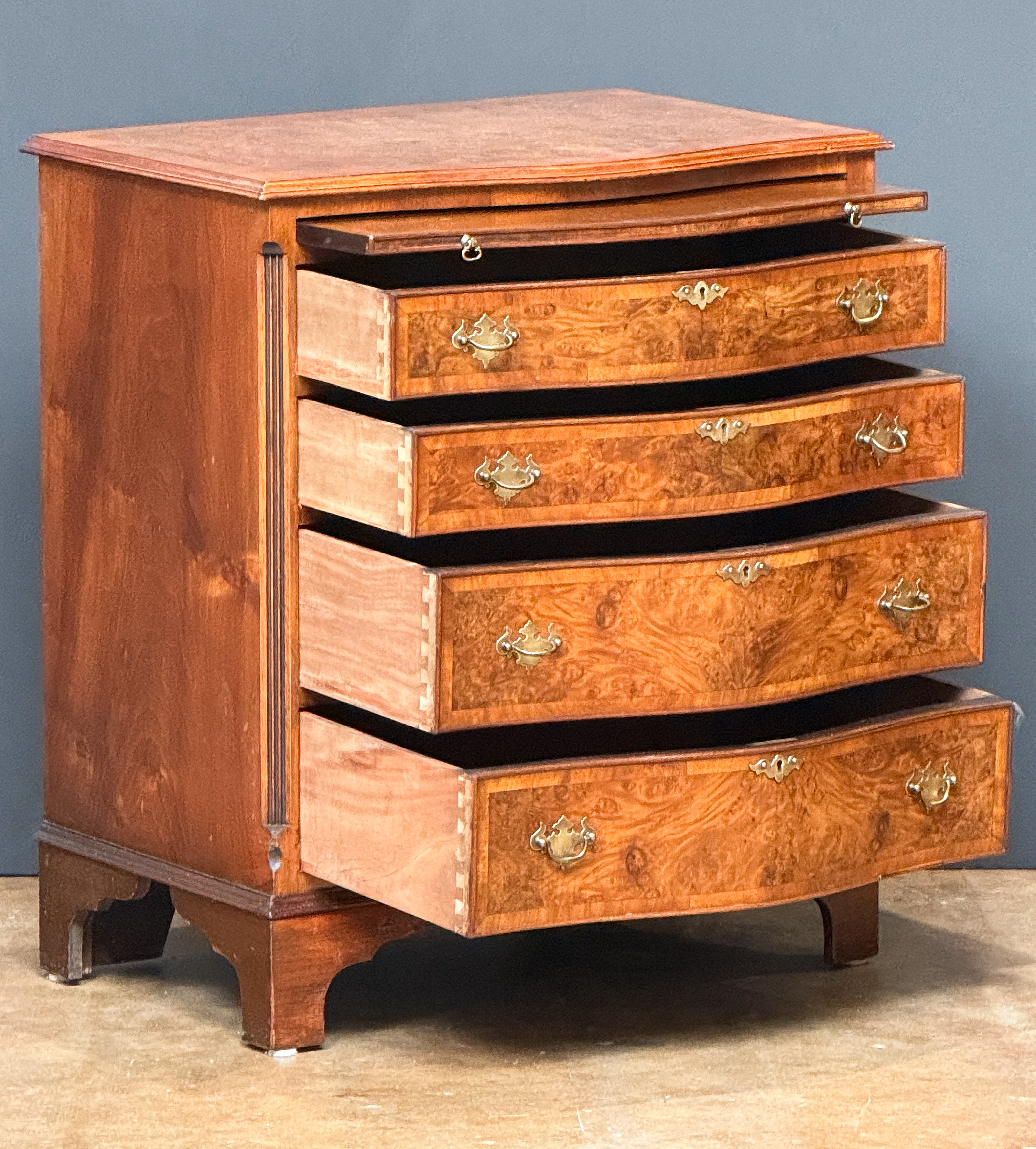 gg678_walnut_bachelor_chest_003