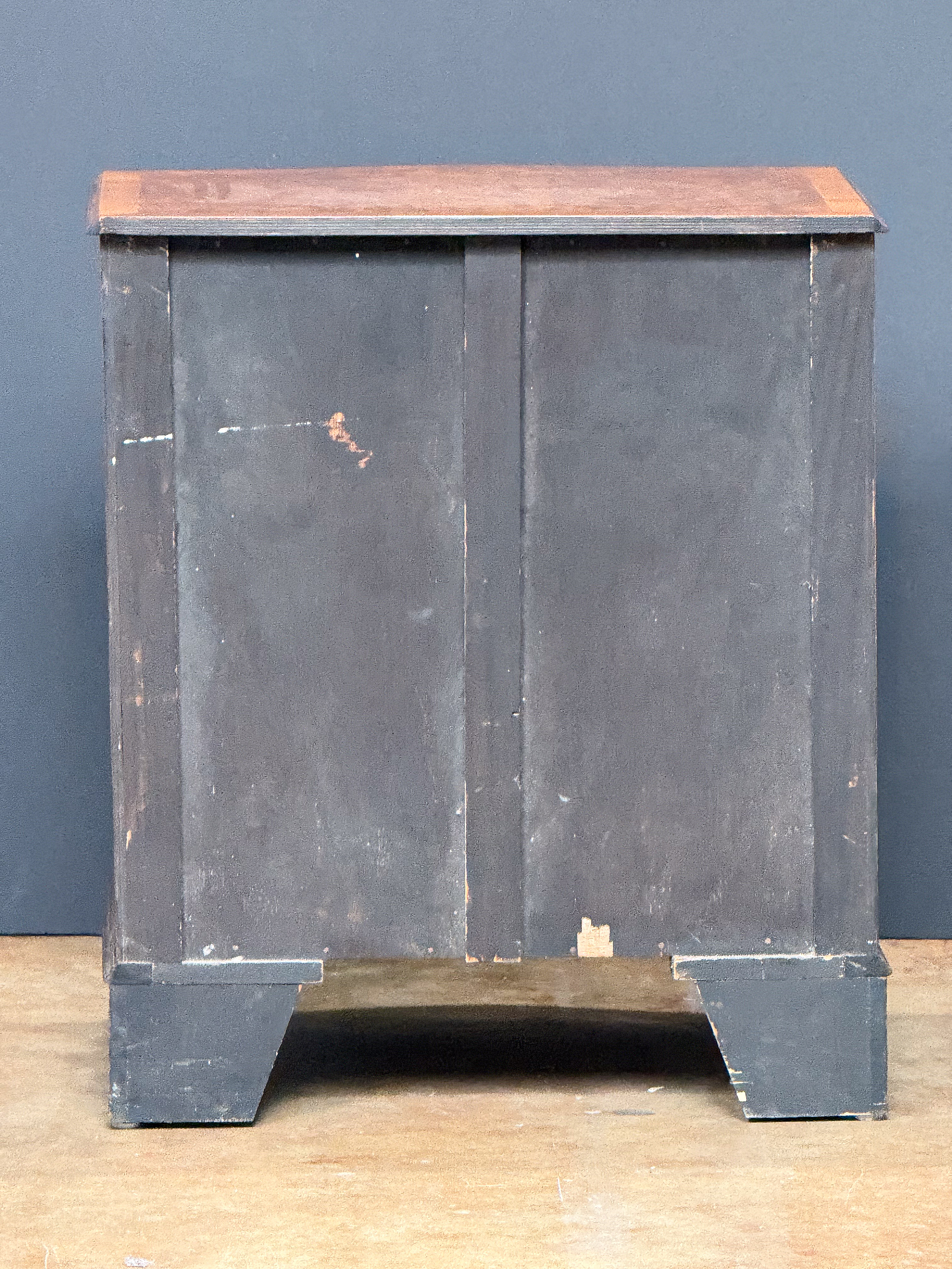 gg678_walnut_bachelor_chest_007