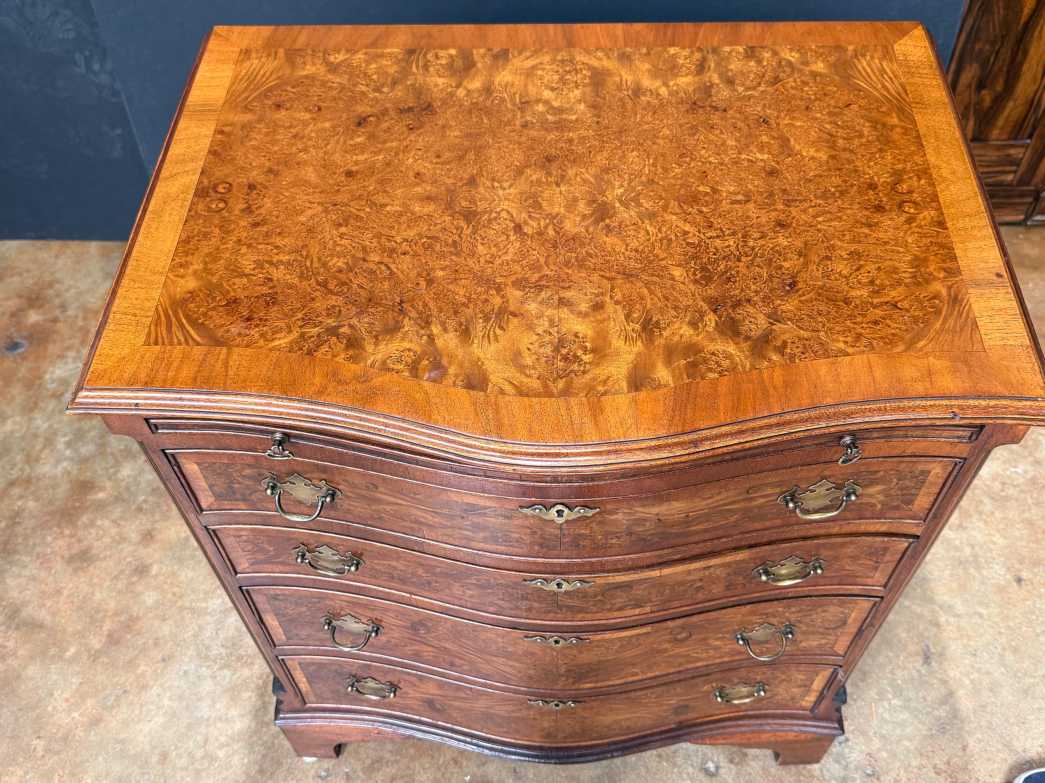 gg678_walnut_bachelor_chest_009