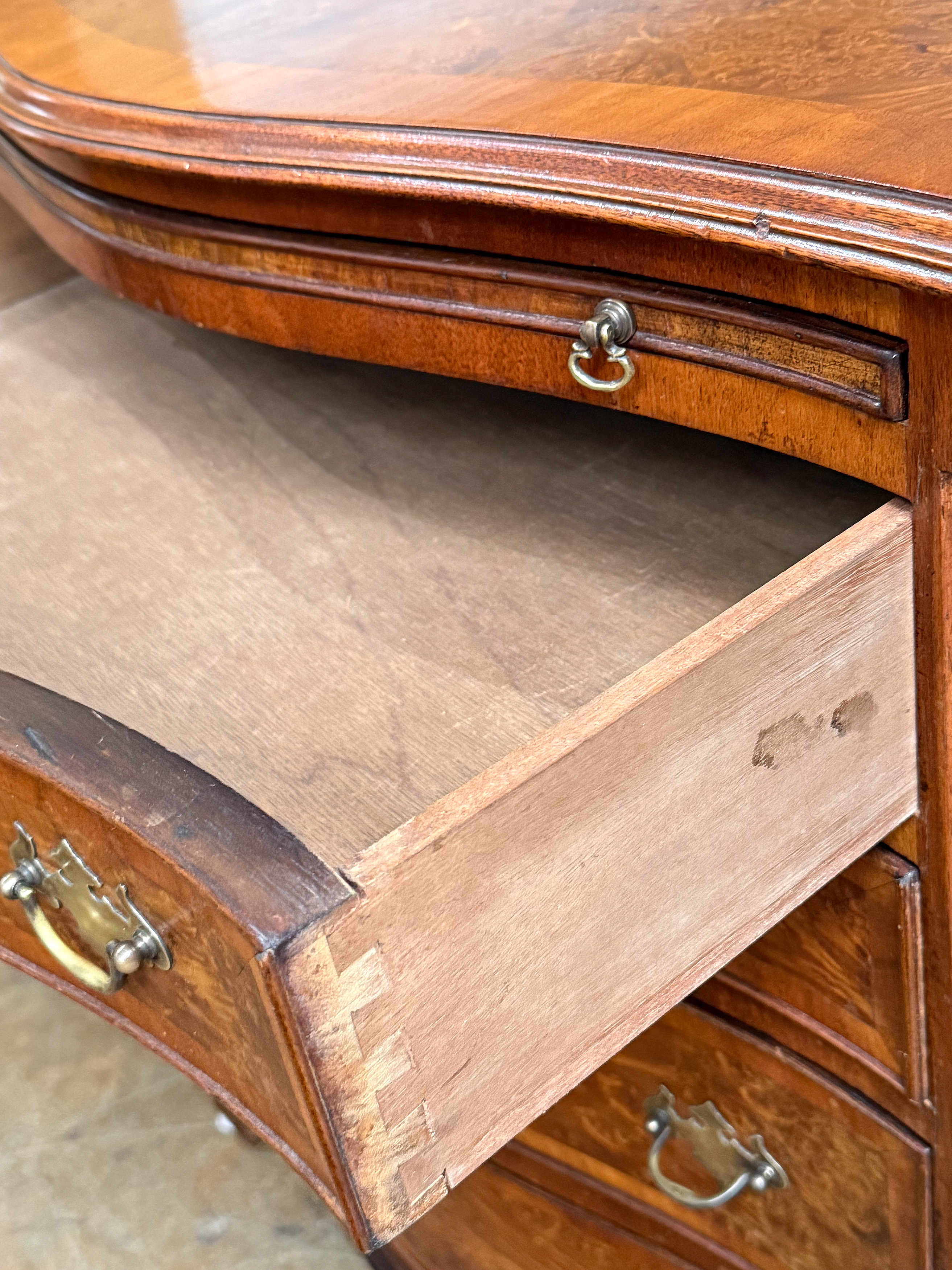 gg678_walnut_bachelor_chest_013