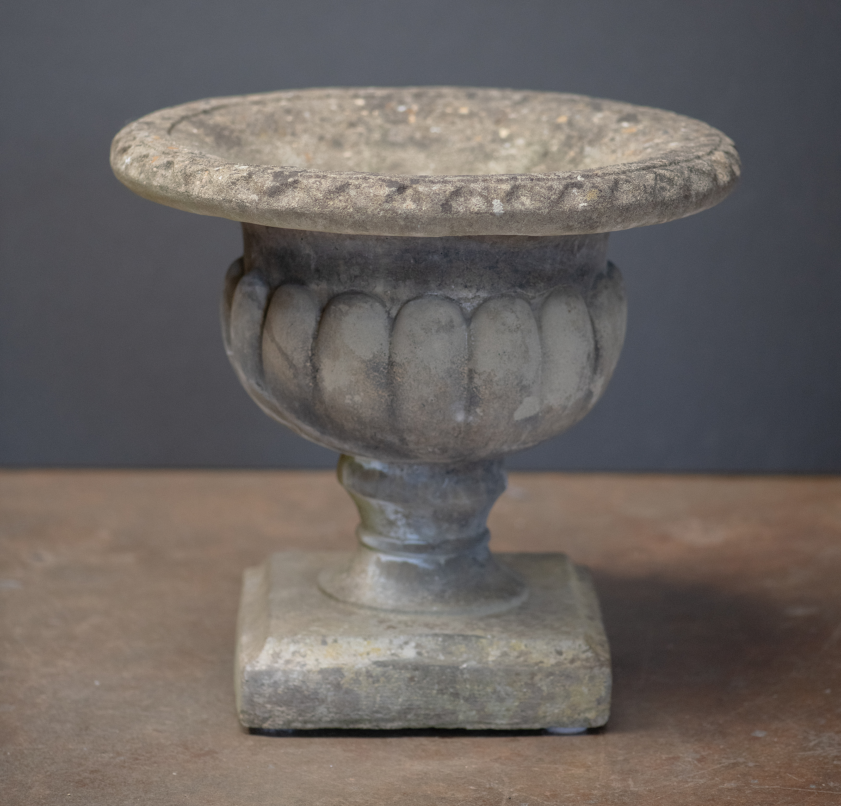 gg688_english_stone_urn_005