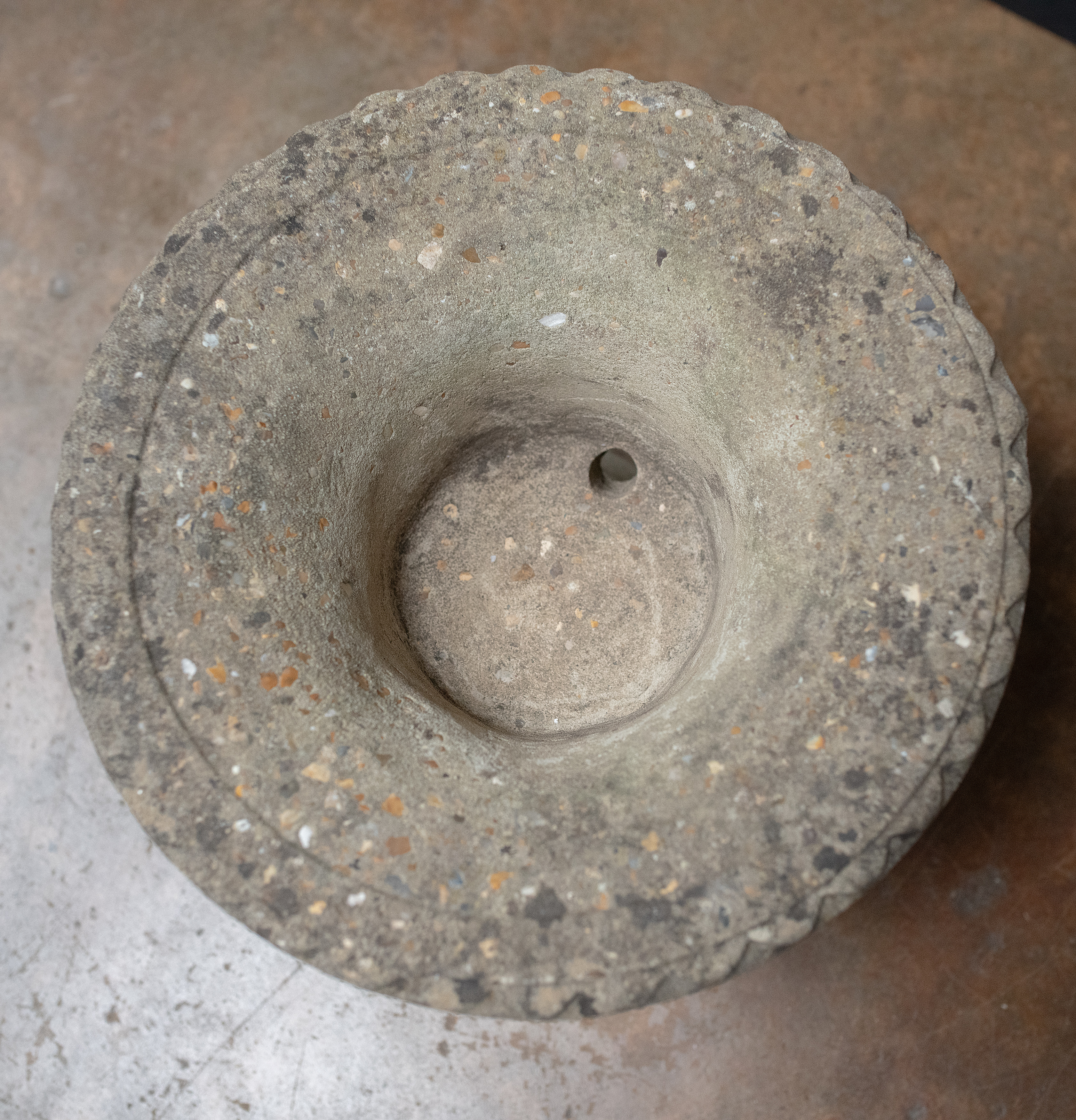 gg688_english_stone_urn_008