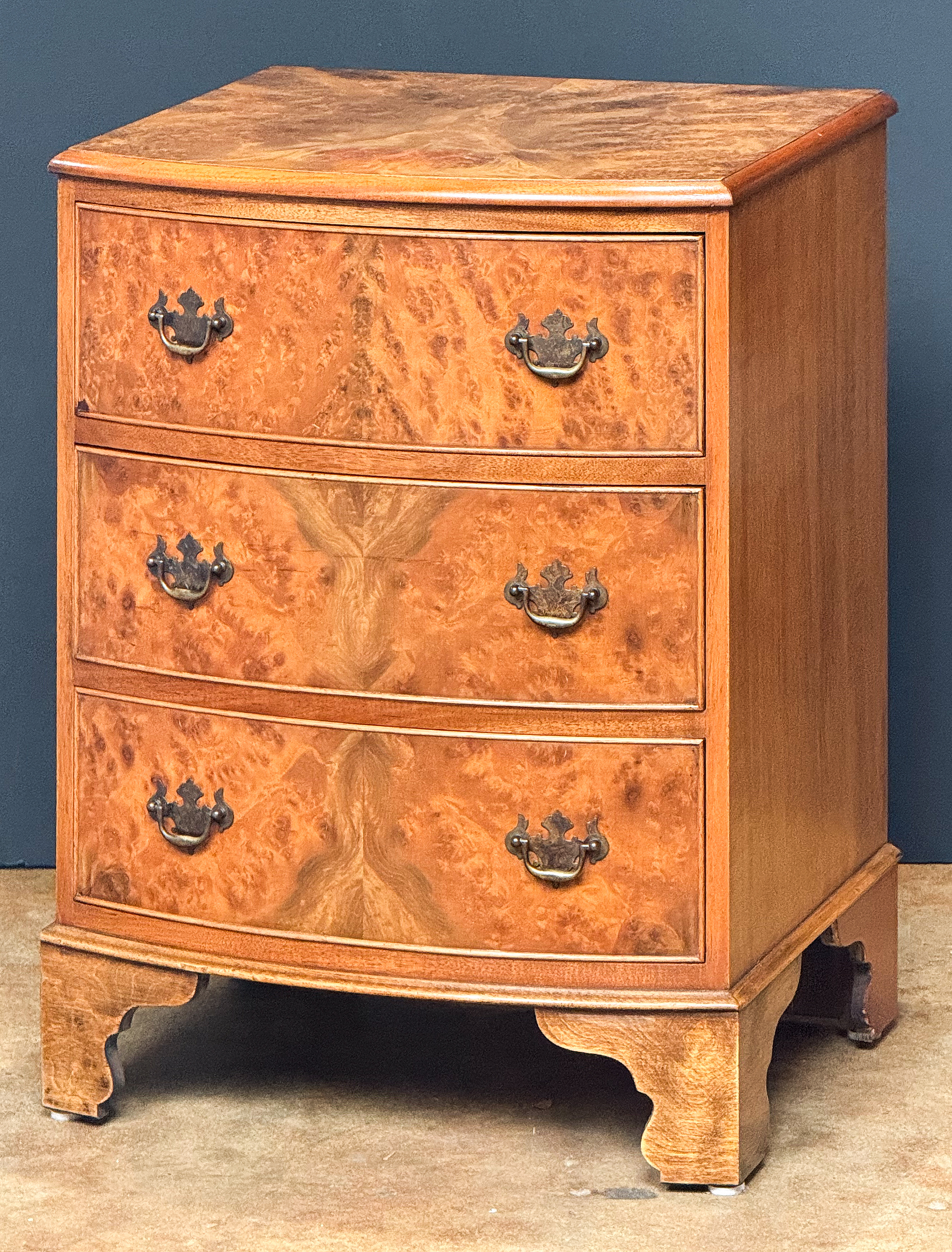 gg696_burr_walnut_chest_of_drawers_004