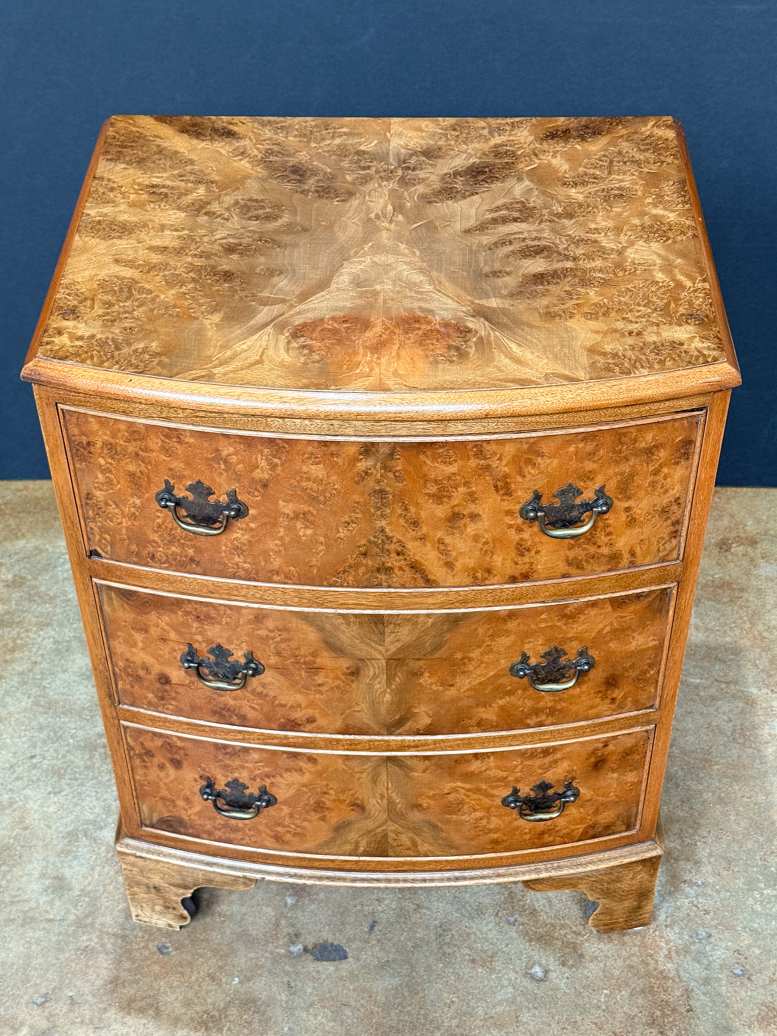 gg696_burr_walnut_chest_of_drawers_008