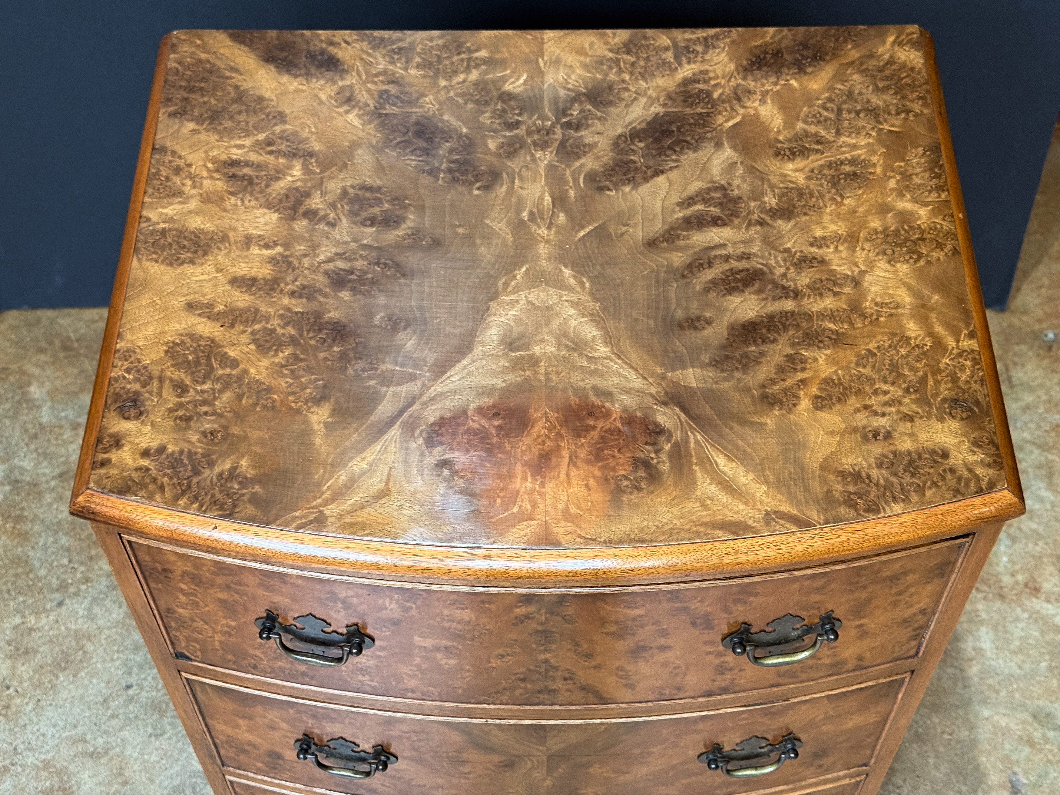 gg696_burr_walnut_chest_of_drawers_009