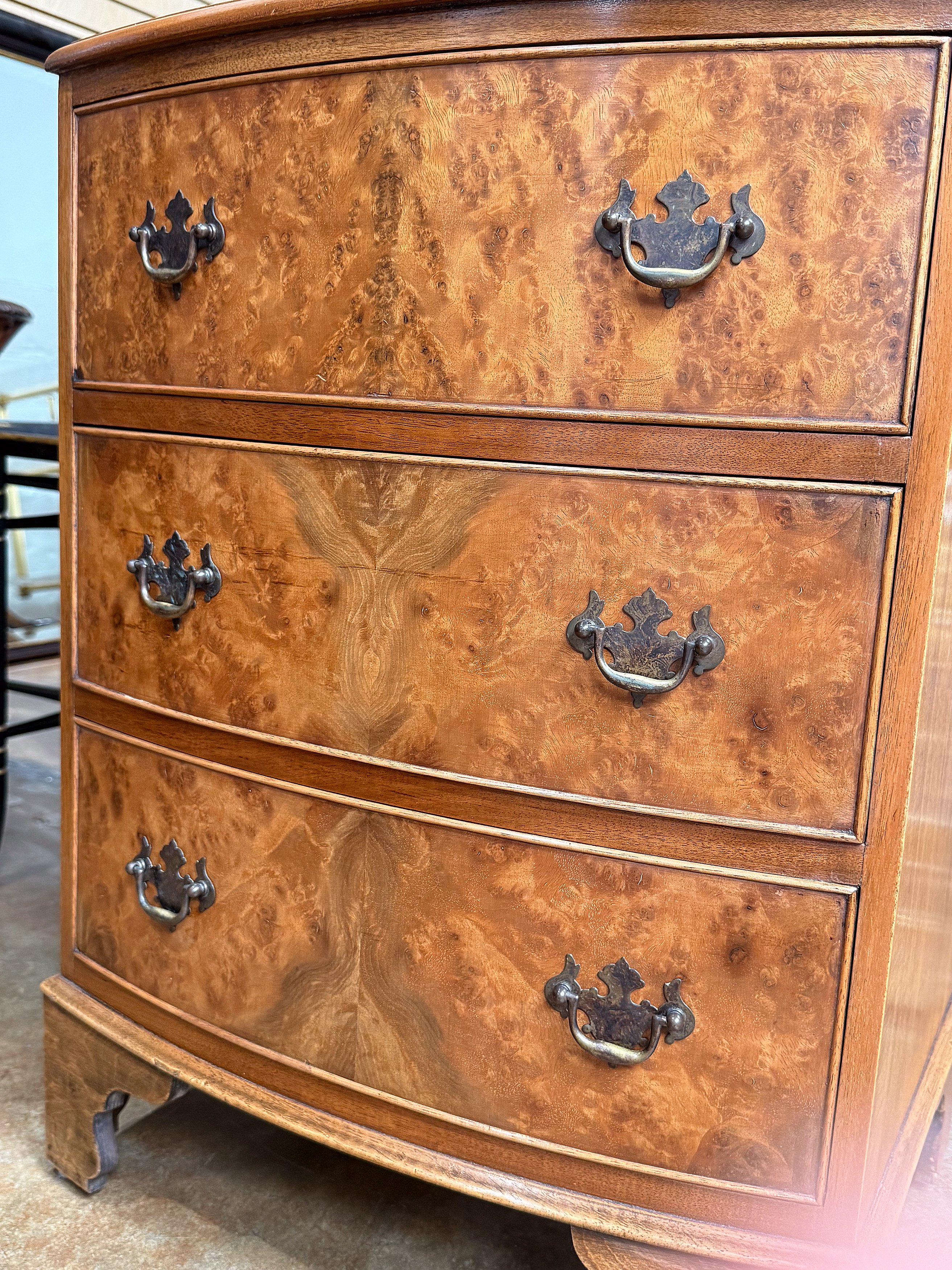 gg696_burr_walnut_chest_of_drawers_010