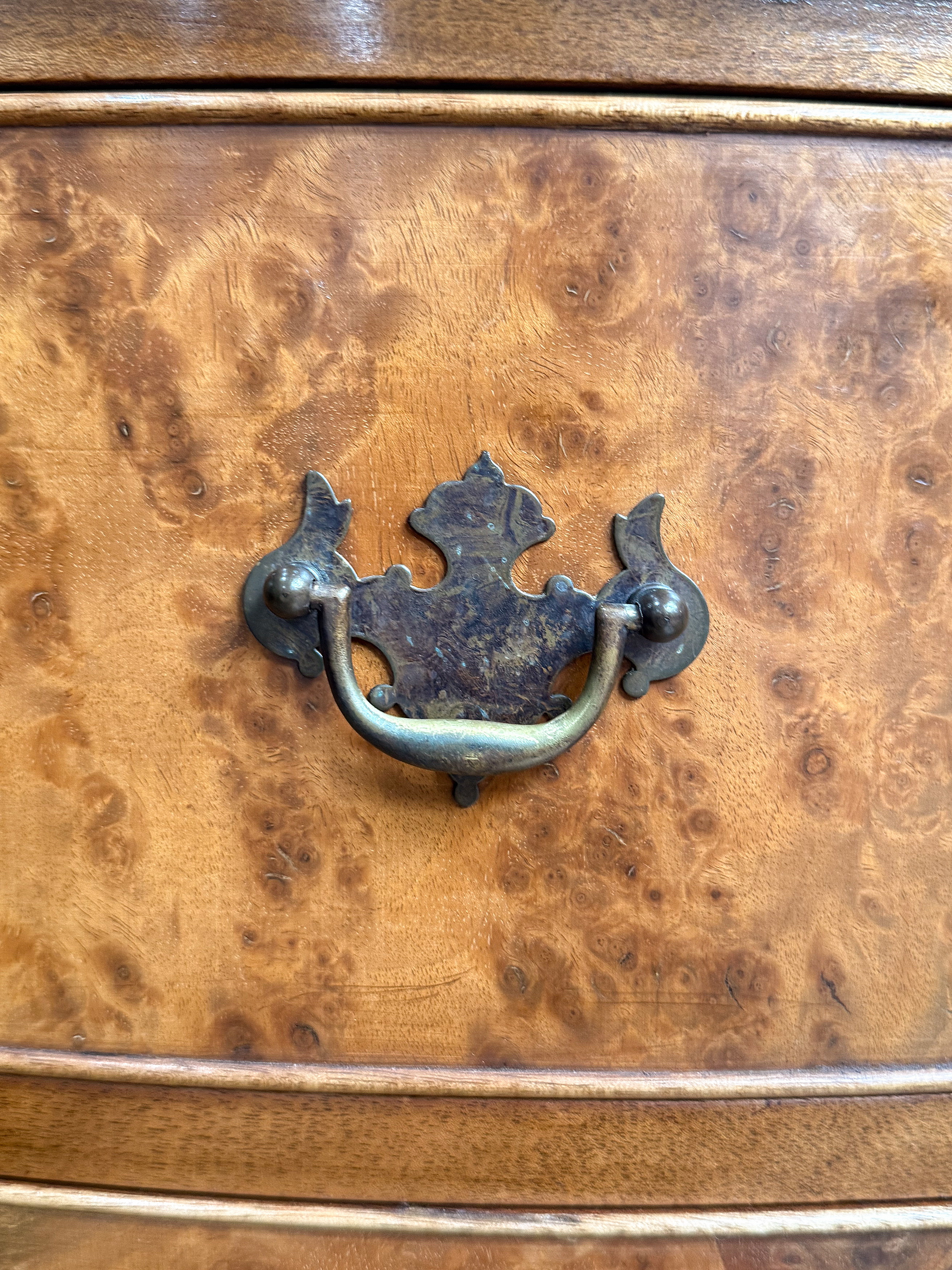 gg696_burr_walnut_chest_of_drawers_011