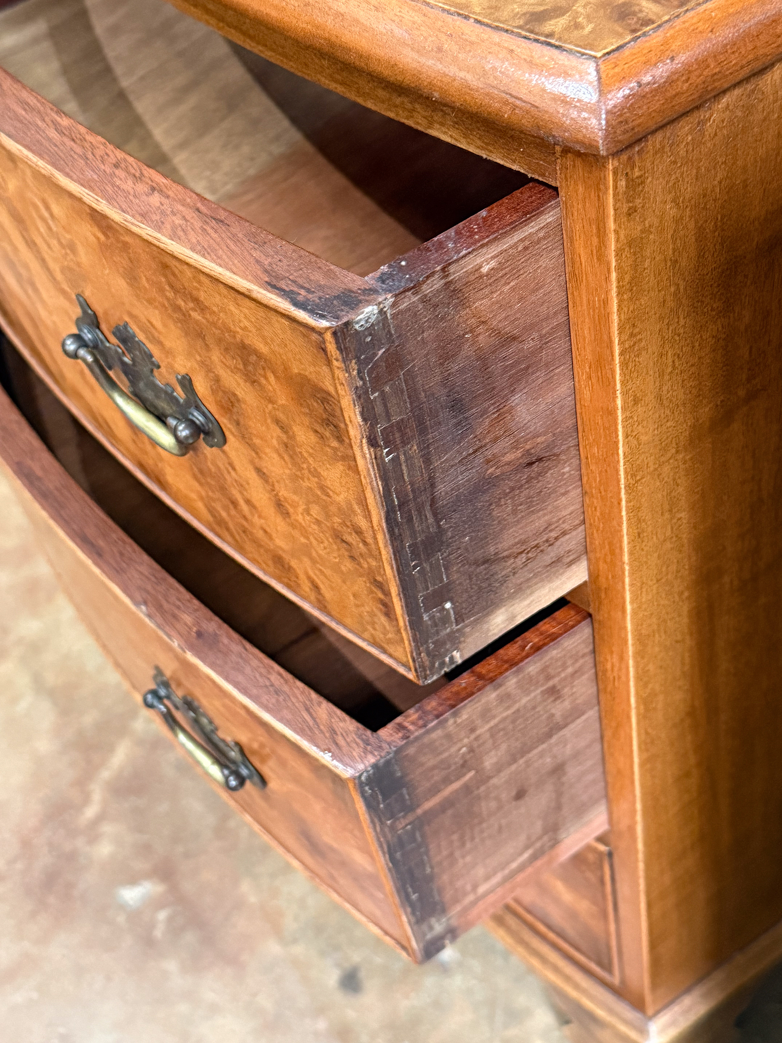 gg696_burr_walnut_chest_of_drawers_013