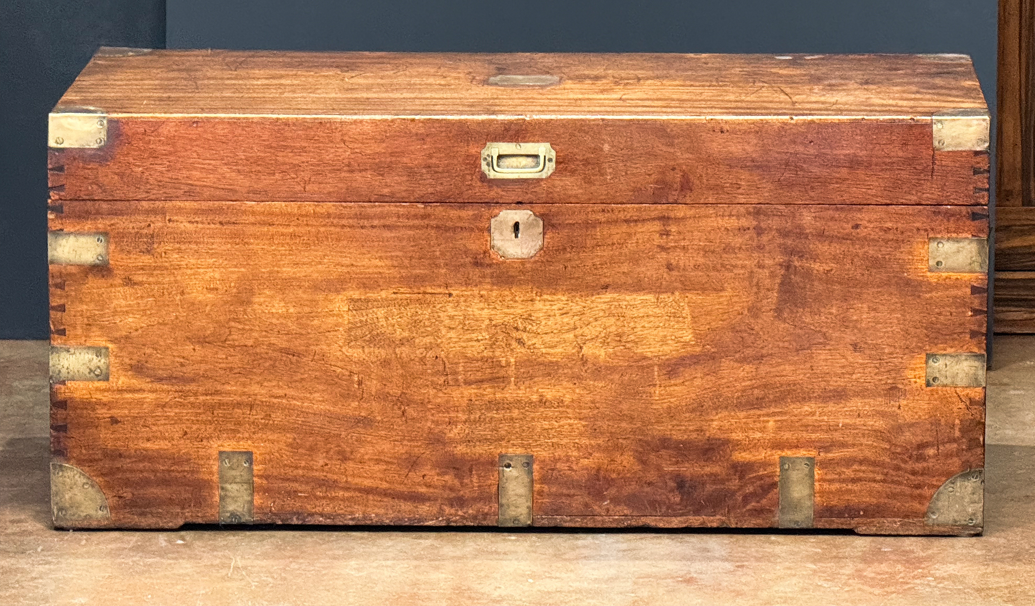 gg707_19th_c__military_chest_003