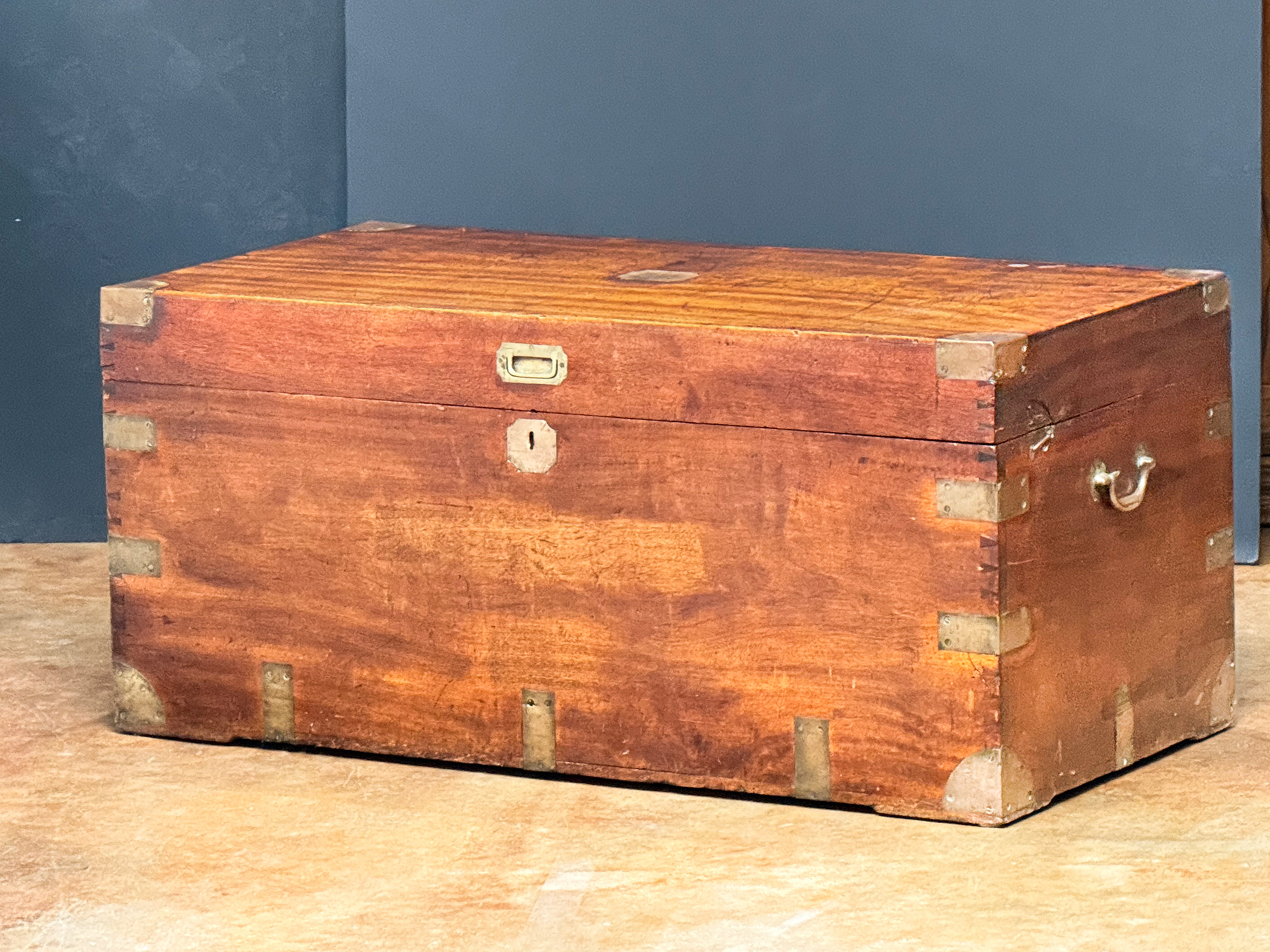 gg707_19th_c__military_chest_004