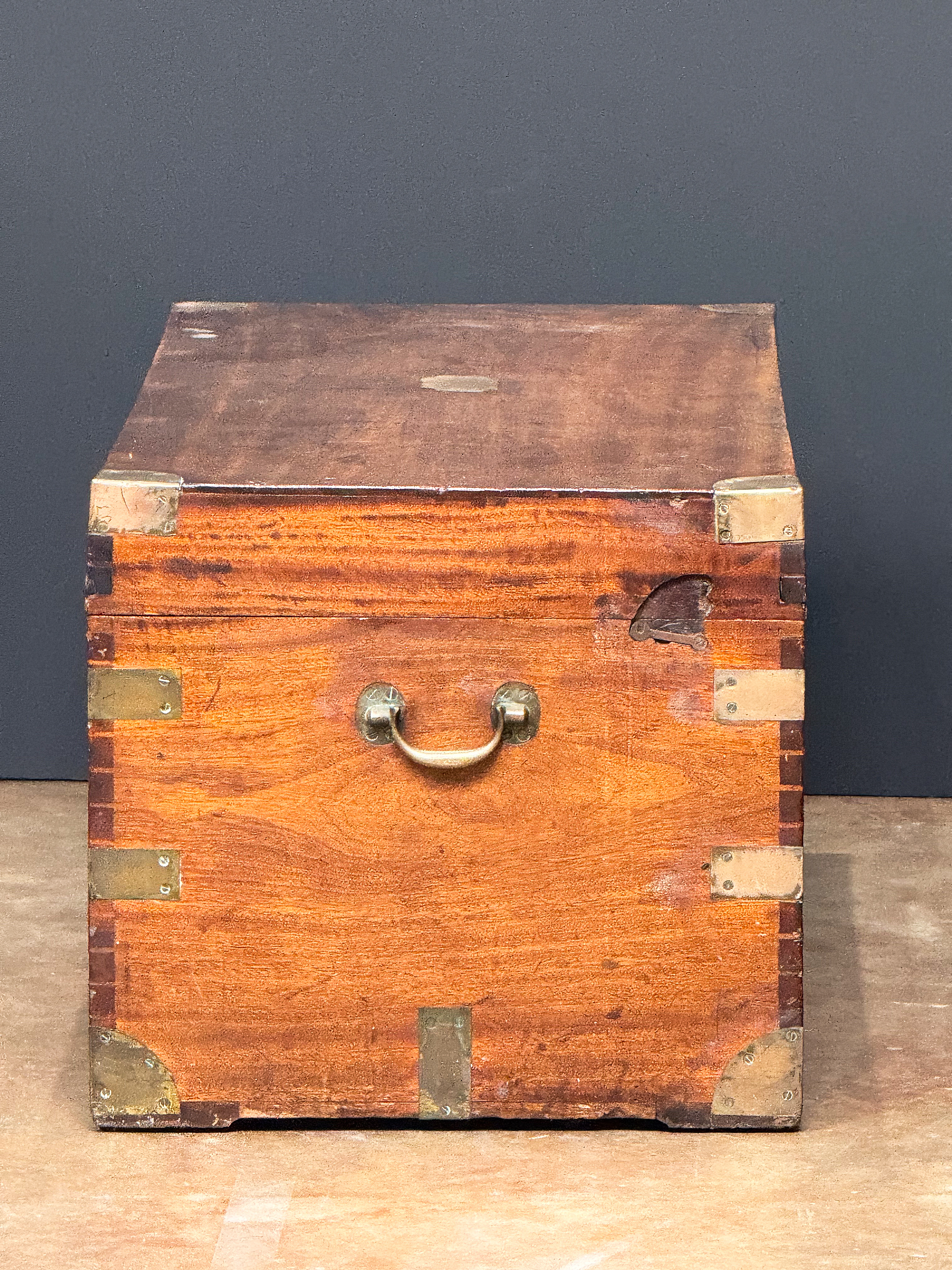 gg707_19th_c__military_chest_007