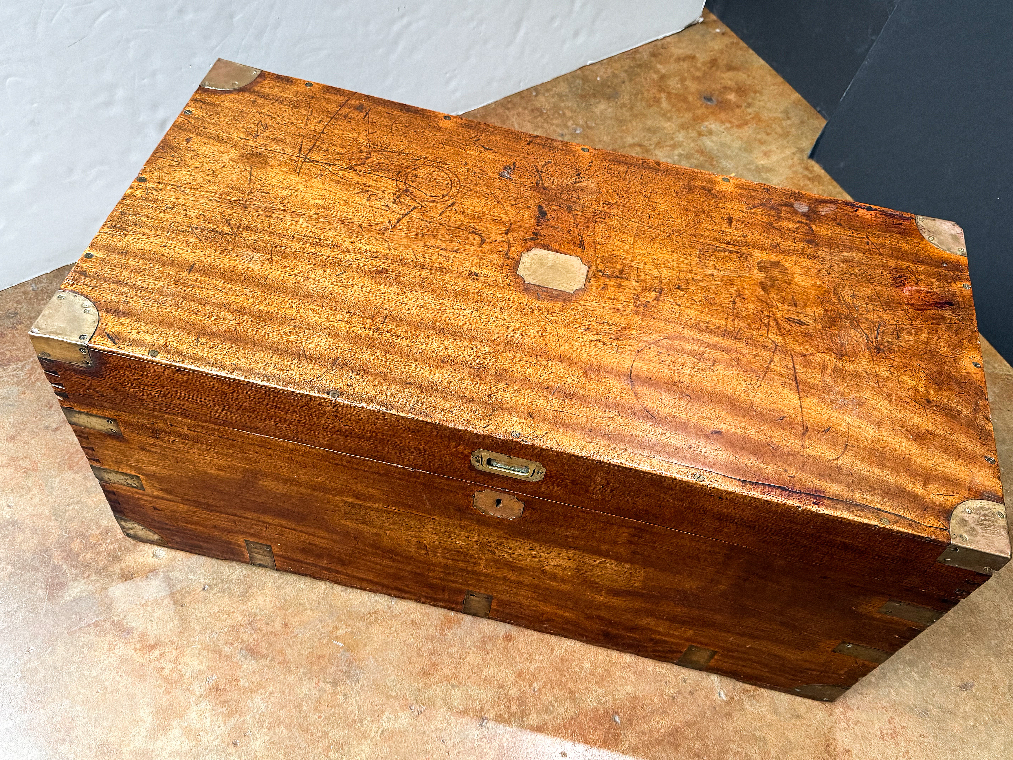 gg707_19th_c__military_chest_010
