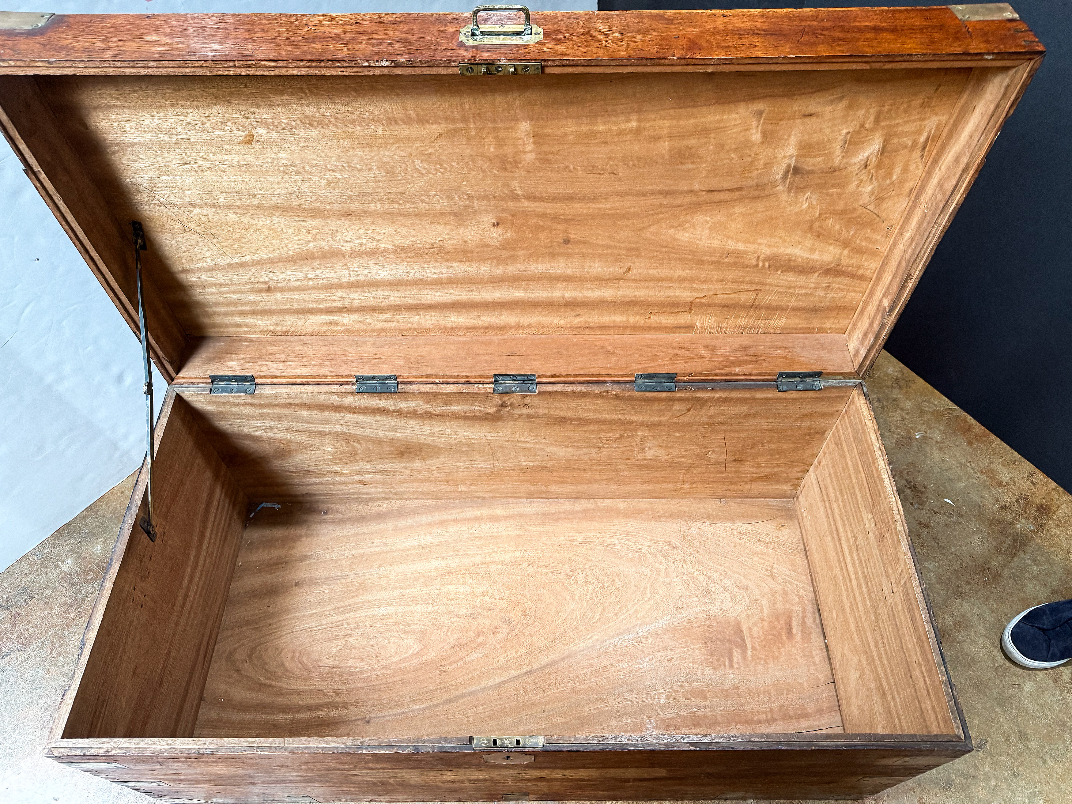 gg707_19th_c__military_chest_011