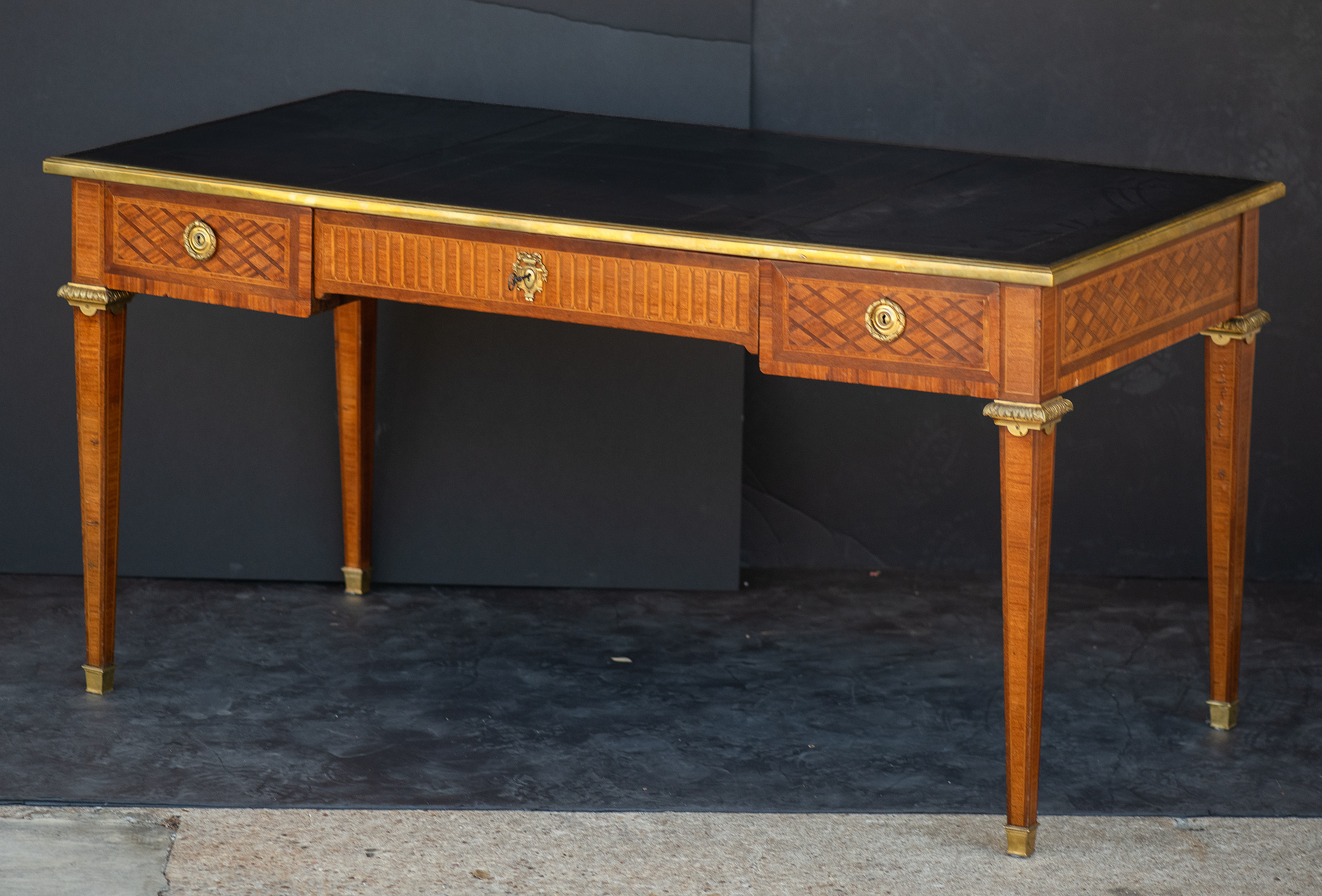 gg714_french_writing_table_with_black_leather_top_009