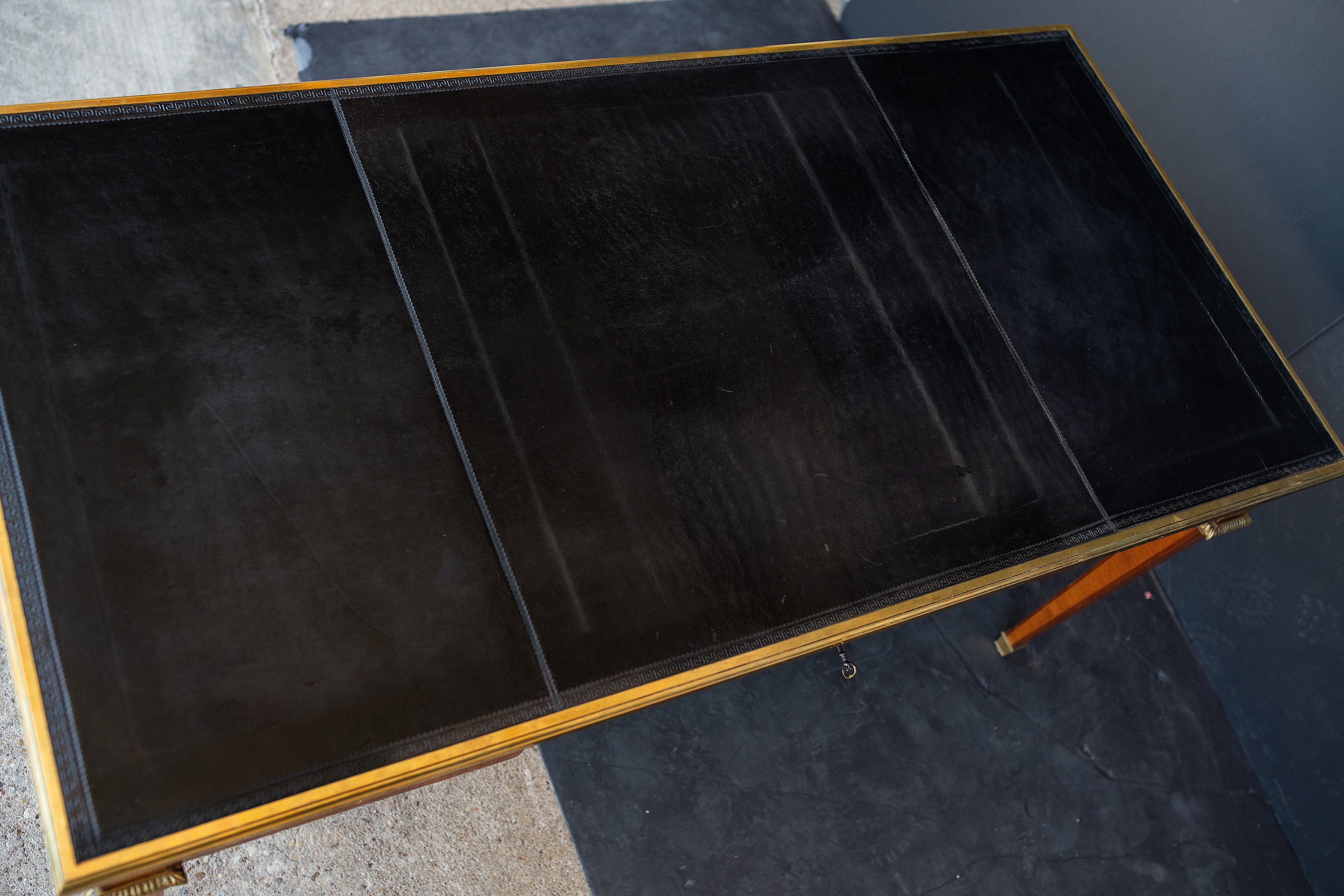 gg714_french_writing_table_with_black_leather_top_013