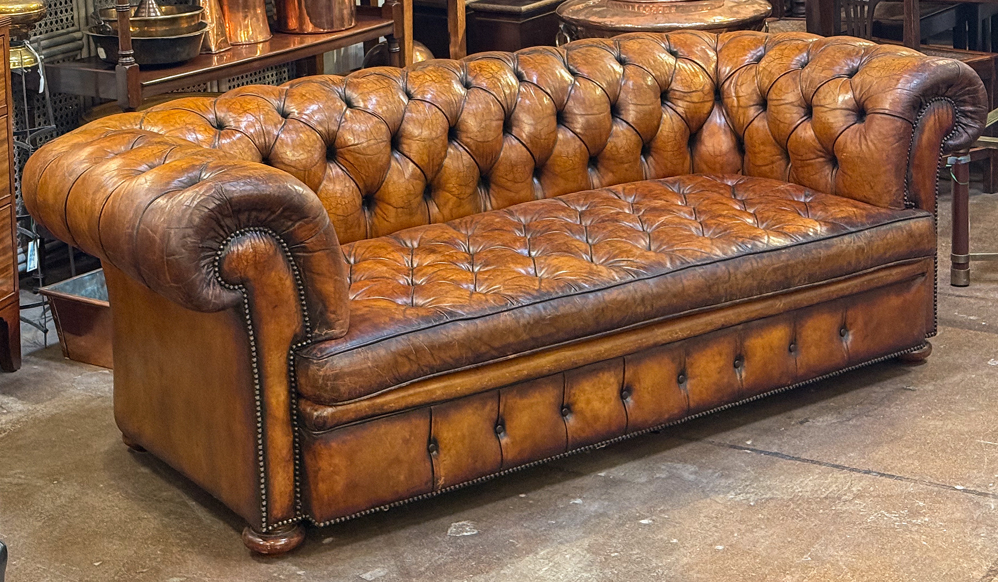 gg722_english_chesterfield_sofa_001