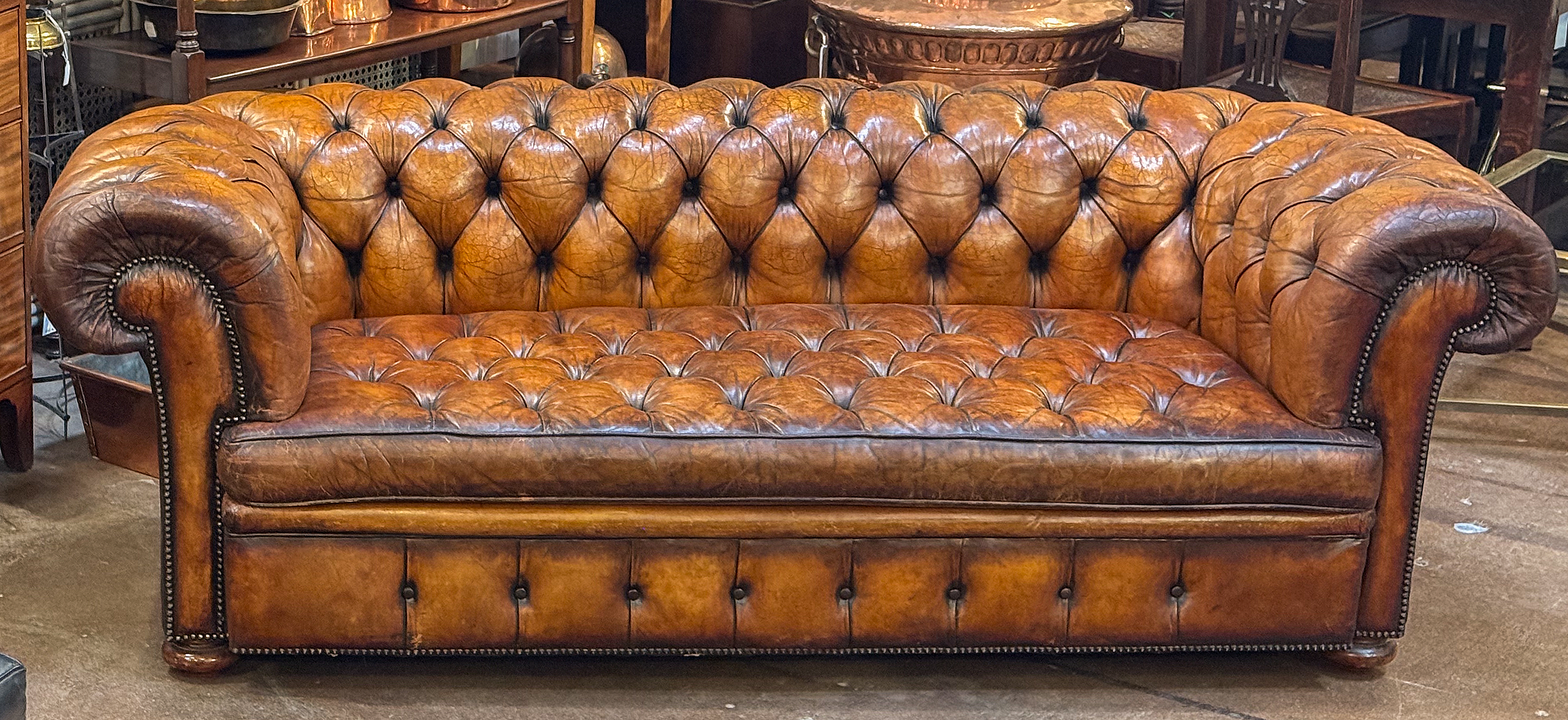 gg722_english_chesterfield_sofa_003