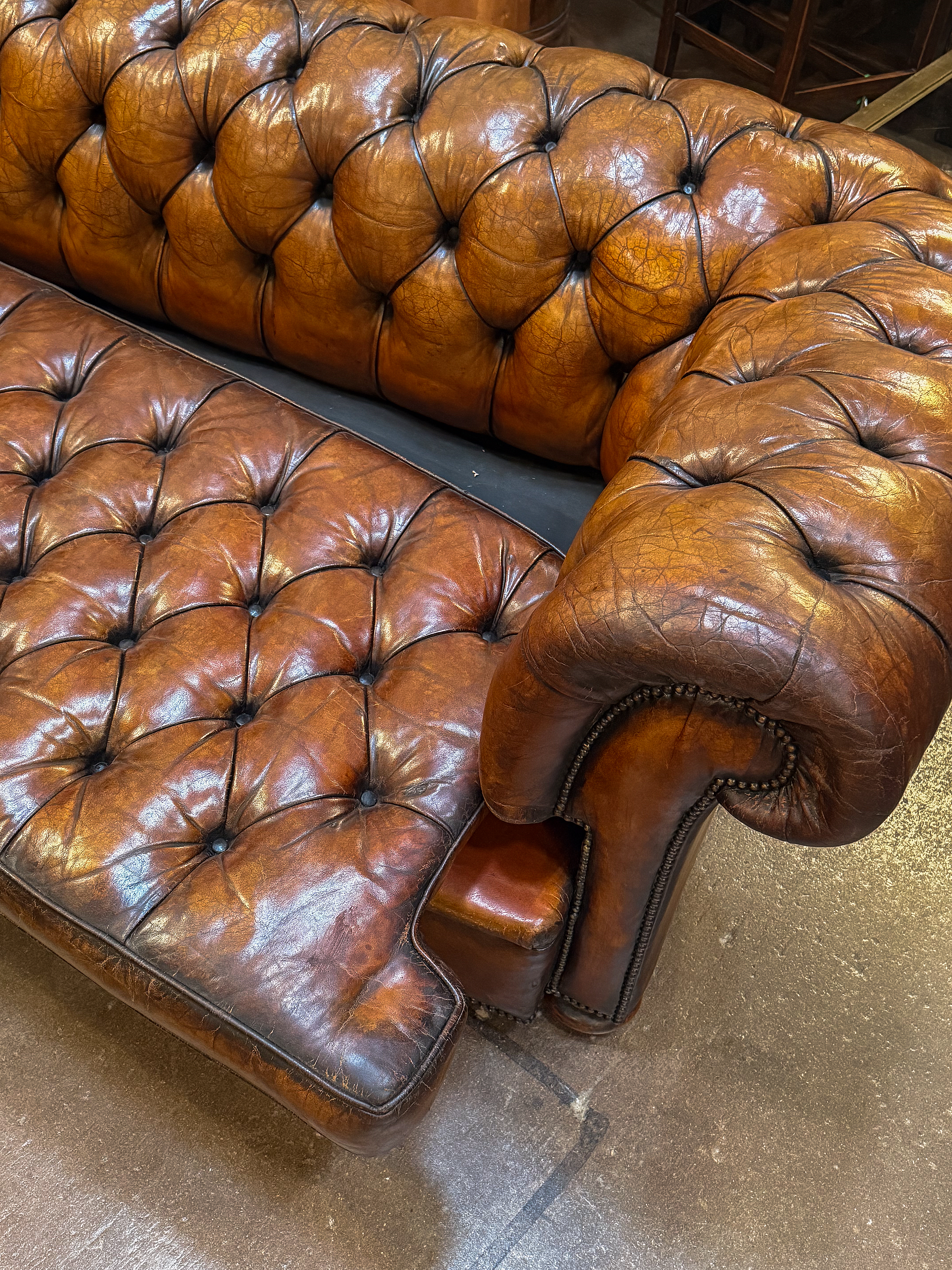gg722_english_chesterfield_sofa_005