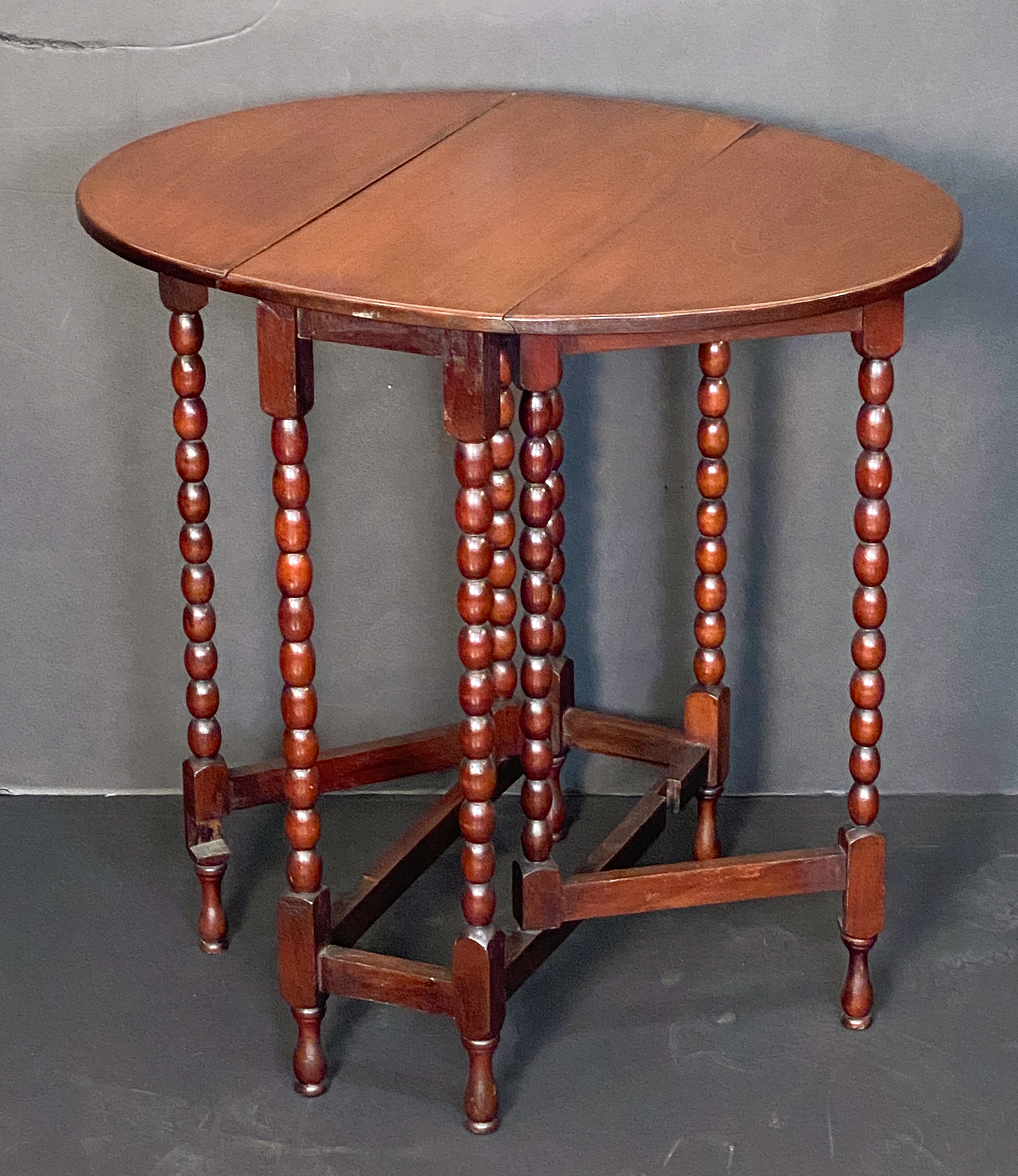 q2313_english_bobbin_table_14l_e_a_d