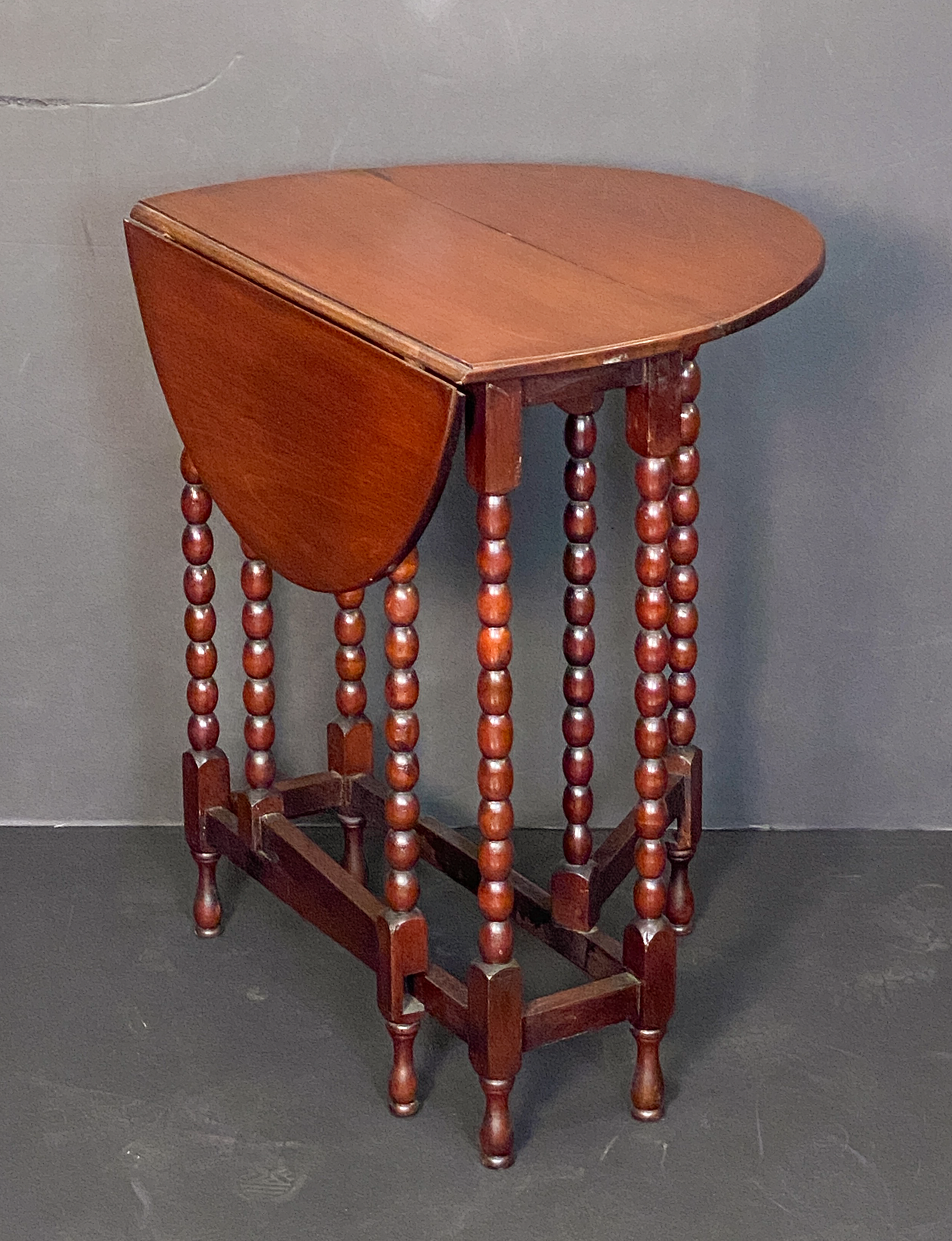 q2313_english_bobbin_table_20