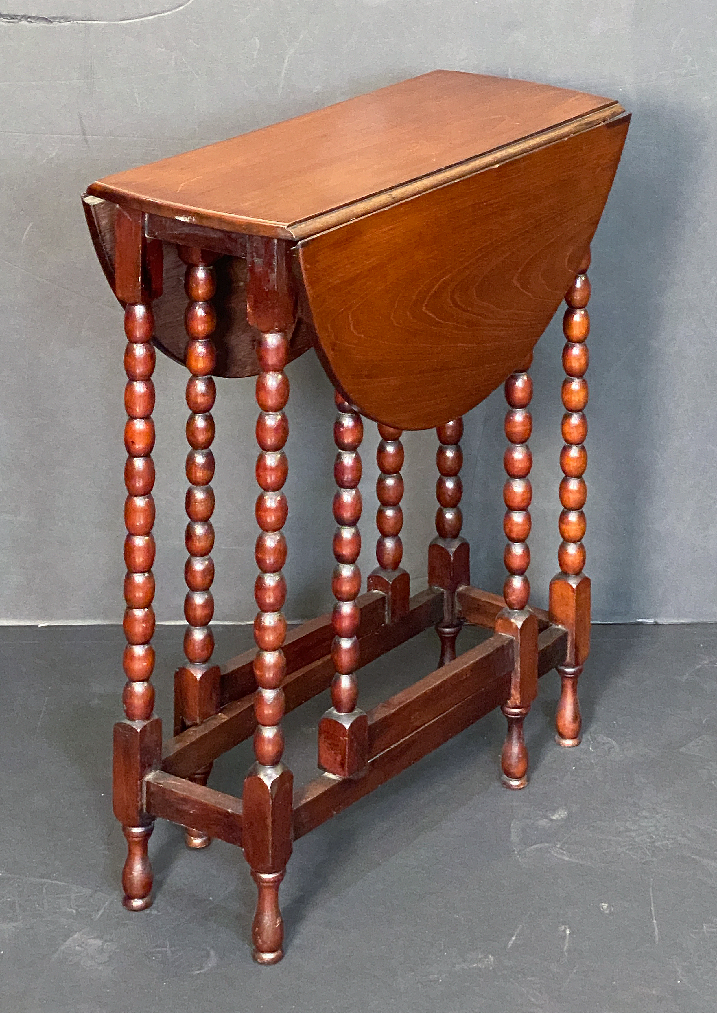 q2313_english_bobbin_table_3