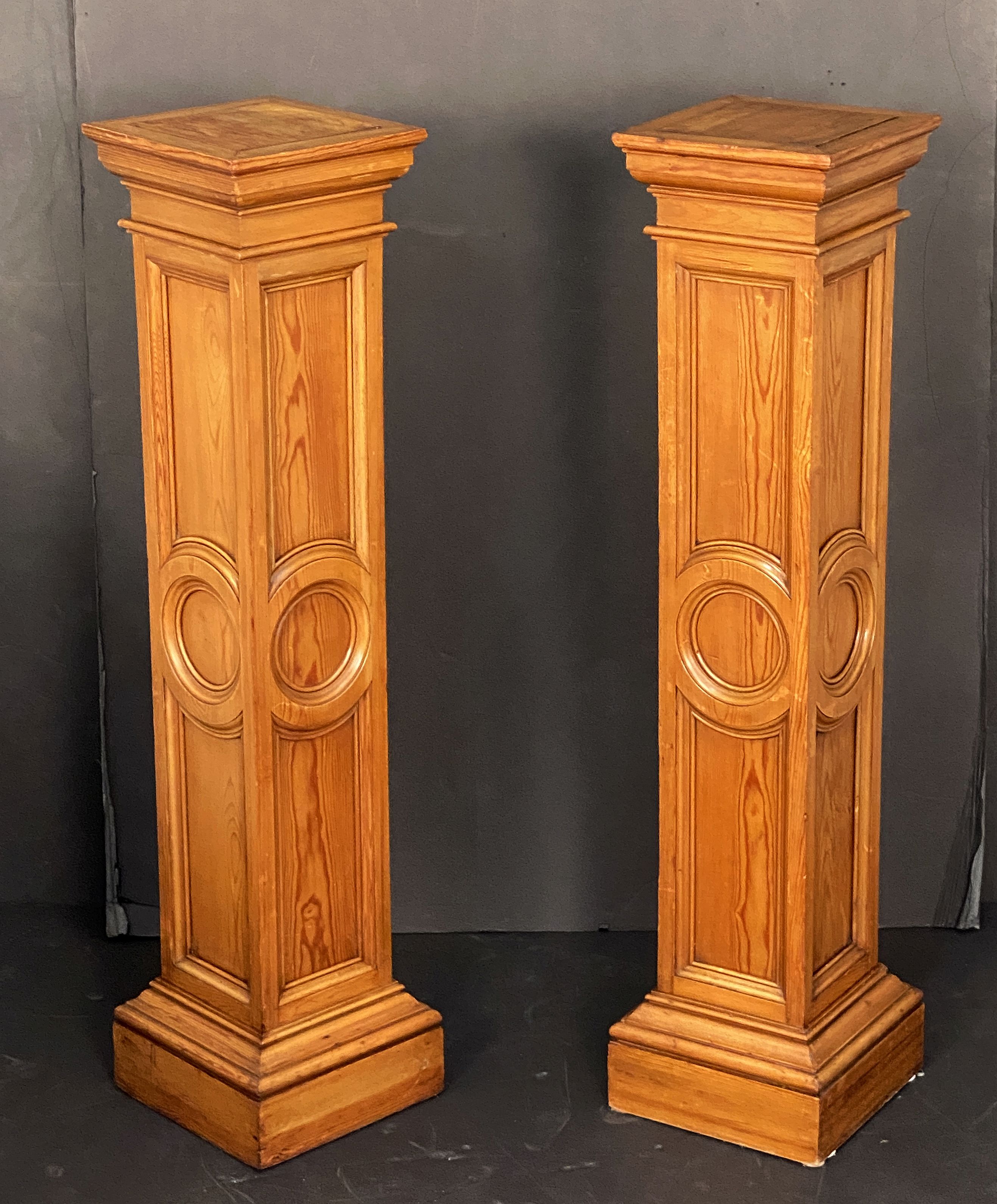 v0592_pine_pedestal_3