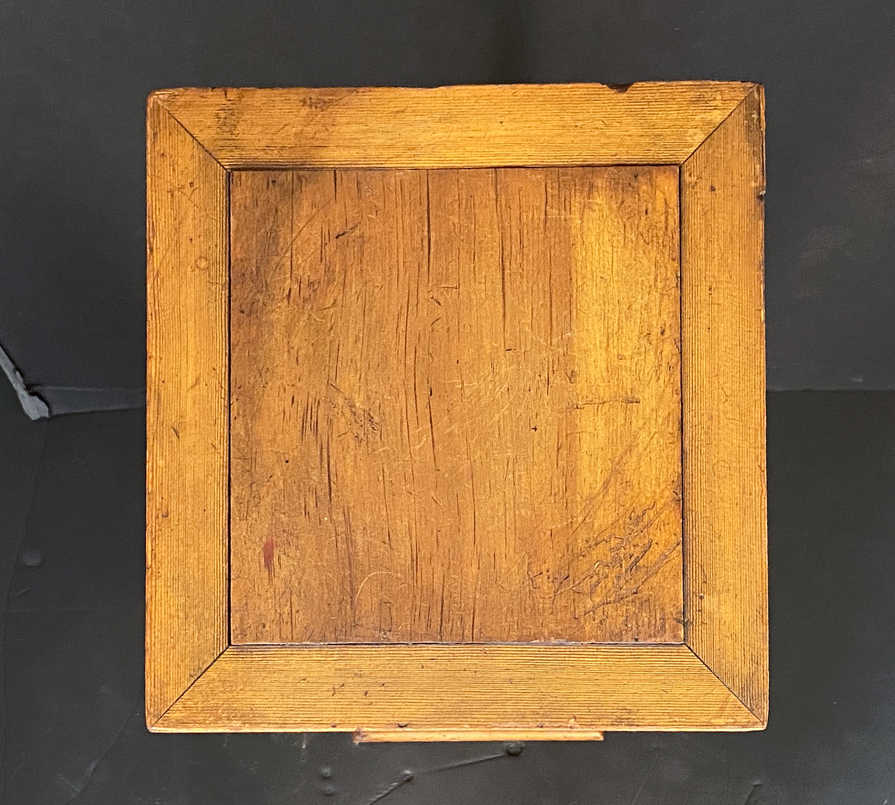 v0592_pine_pedestal_44