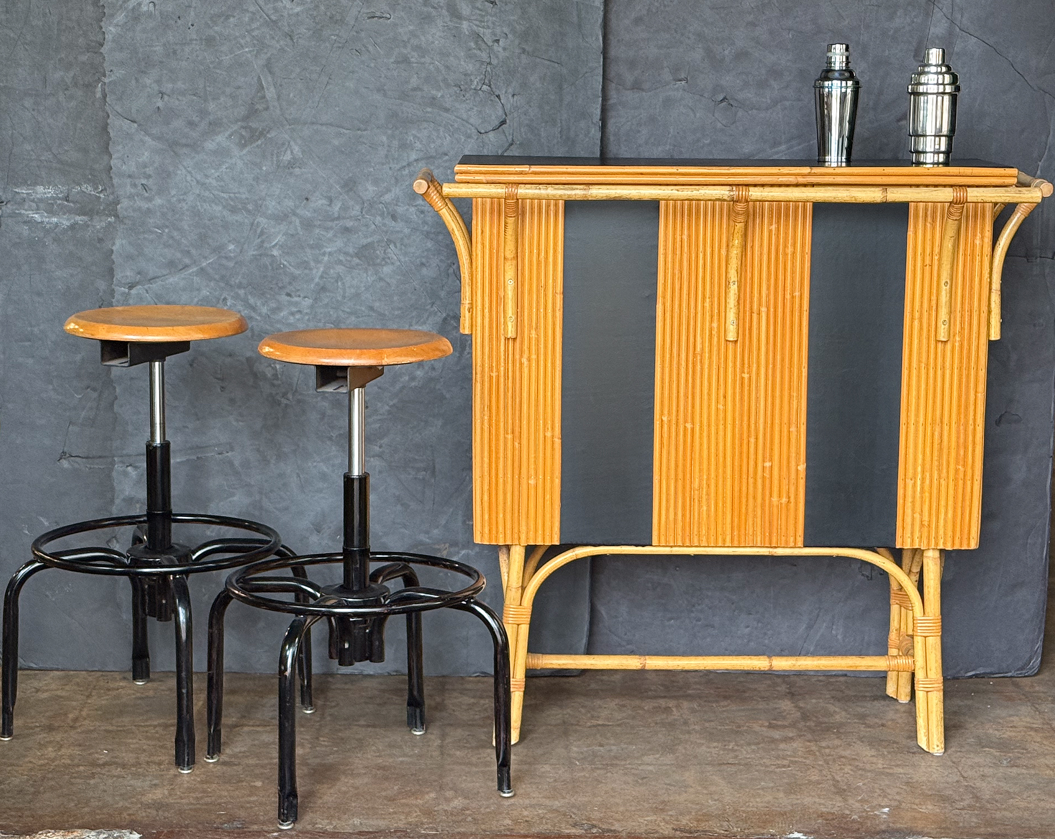 w1080_bamboo_bar_with_leather_top_008