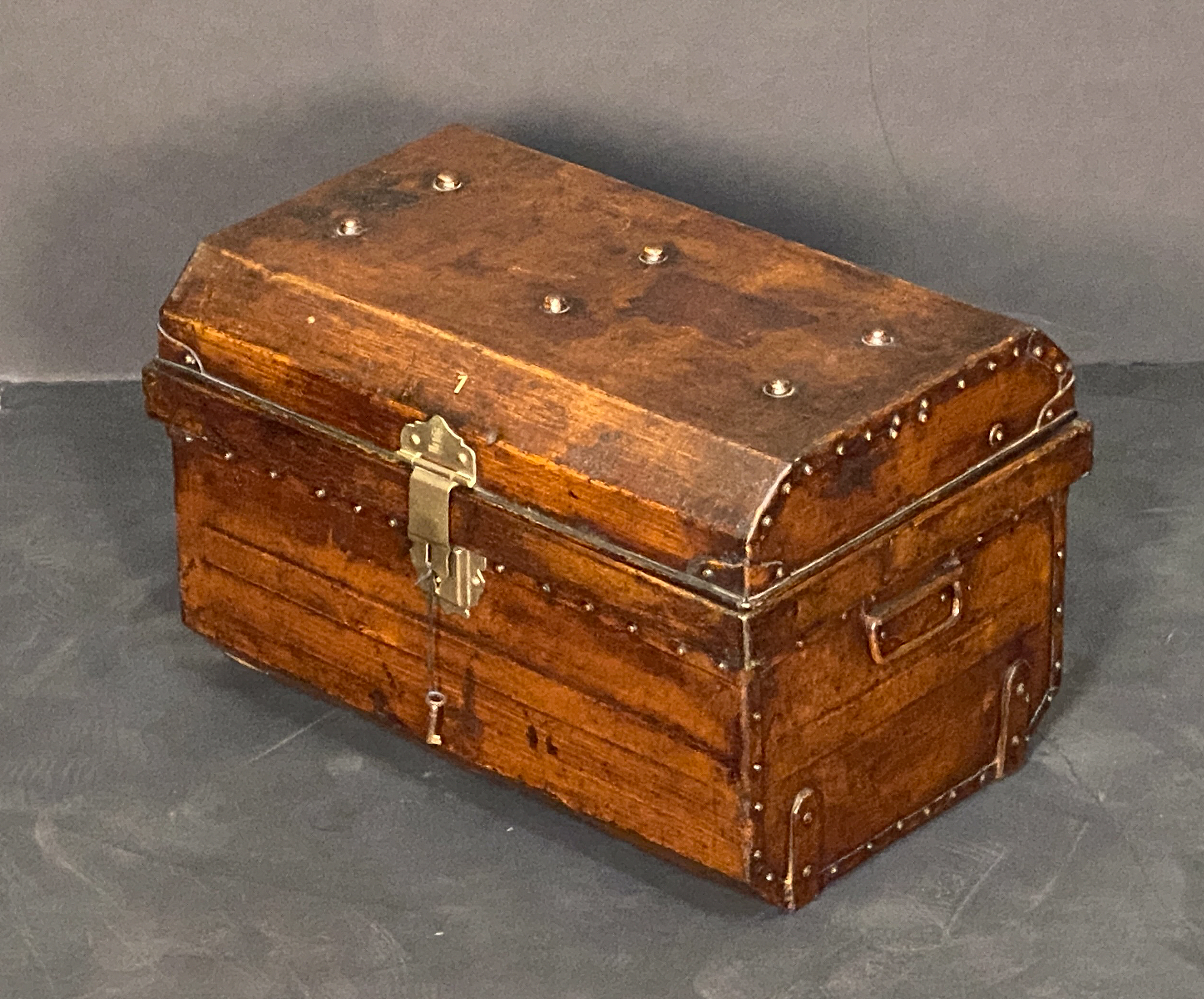 x1067_tin_trunk_03_137222180