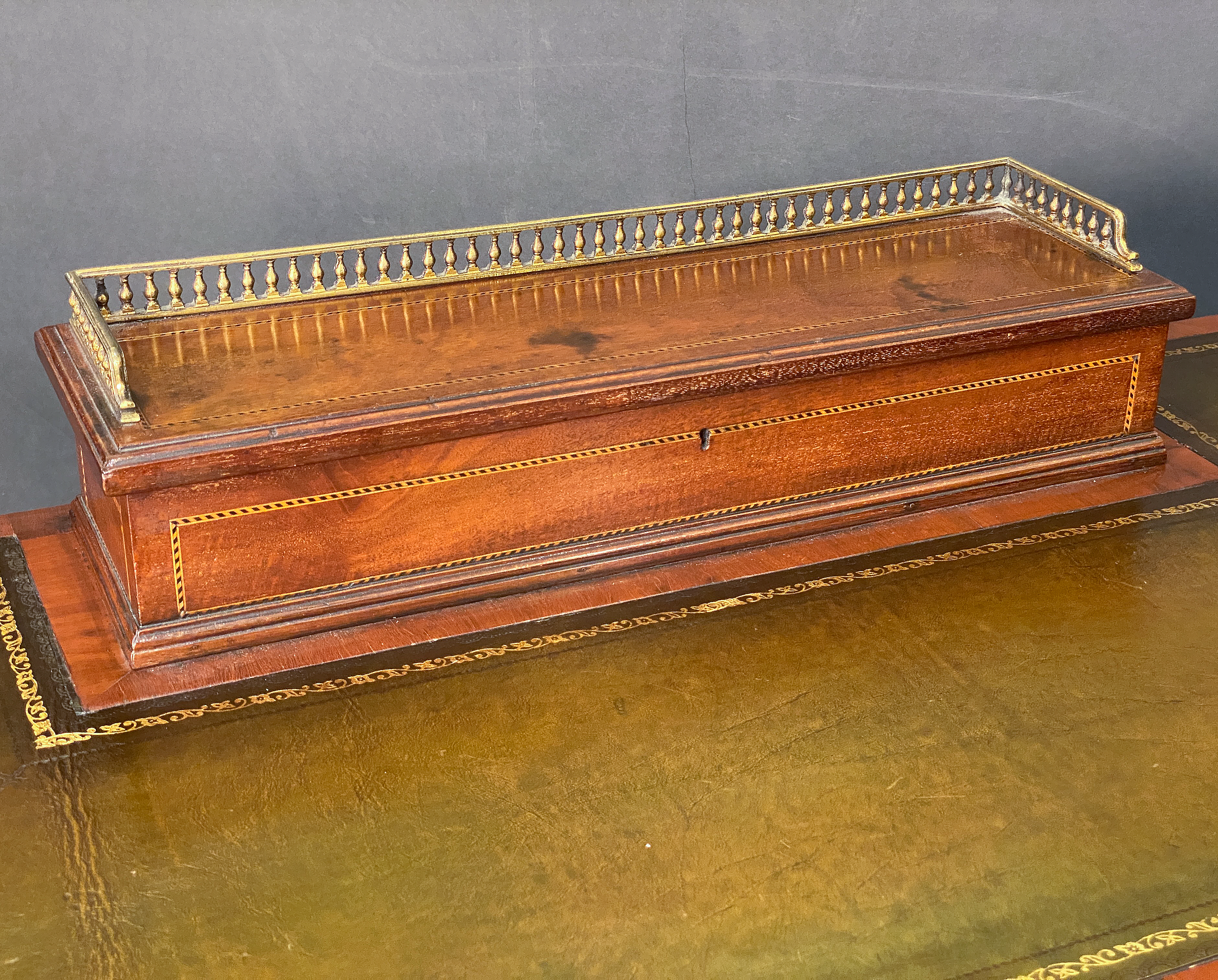 x1184_leather_top_mahogany_desk_20